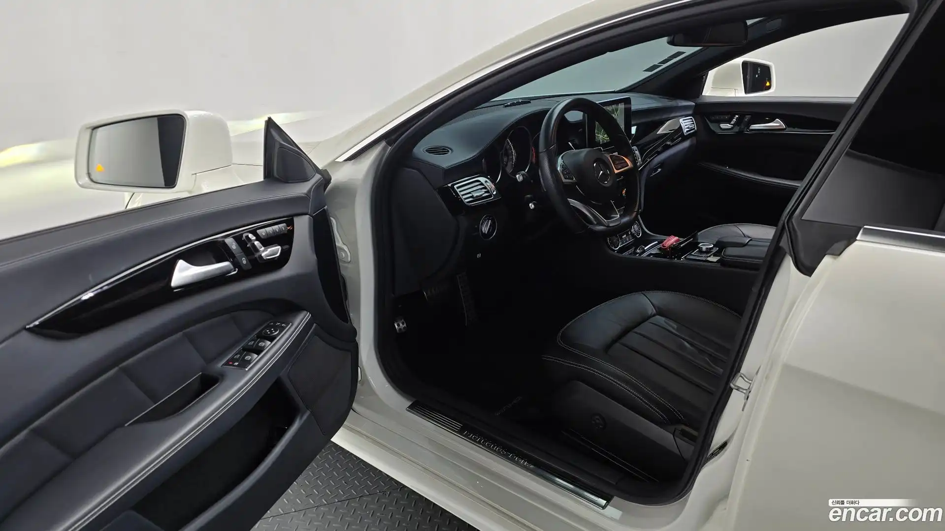 CLS-Class Mercedes-Benz 2017.6-INNER-010