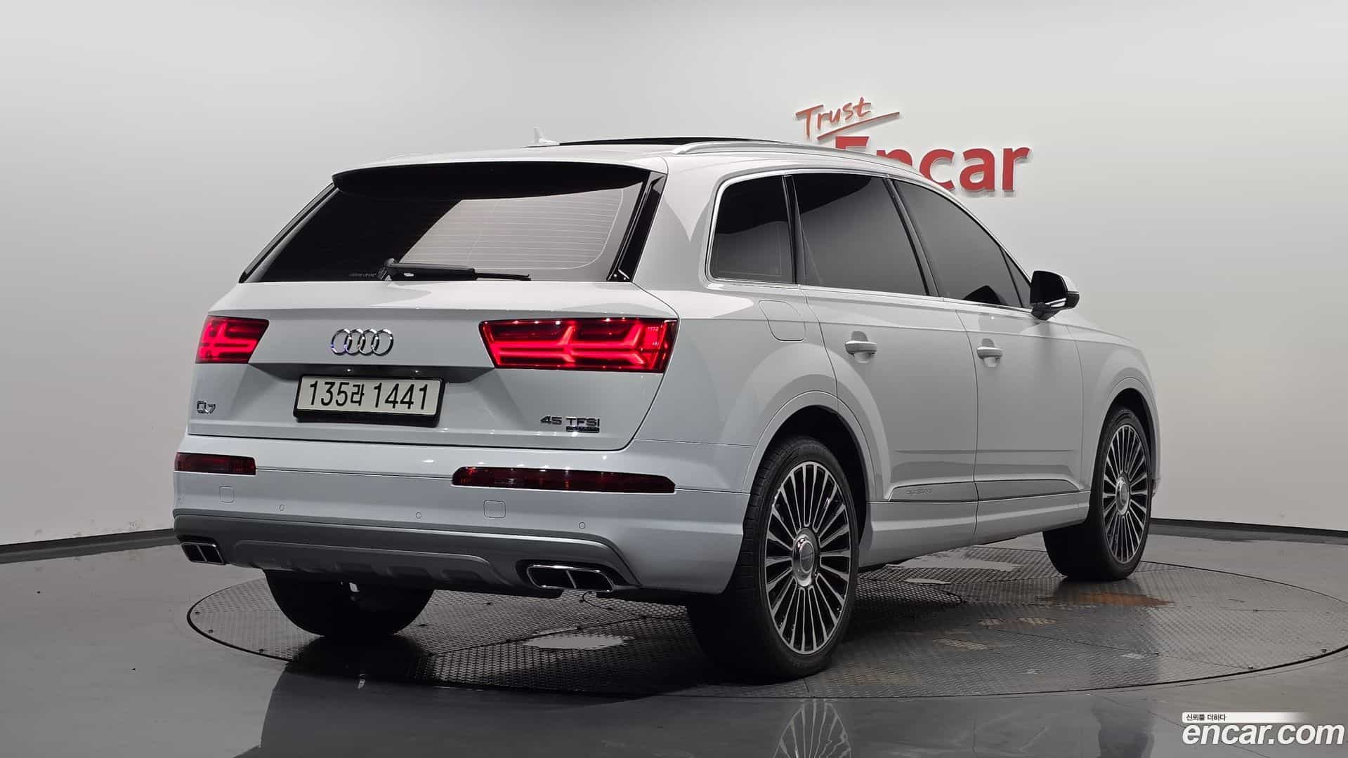 Q7 Audi 2019.10-OUTER-002