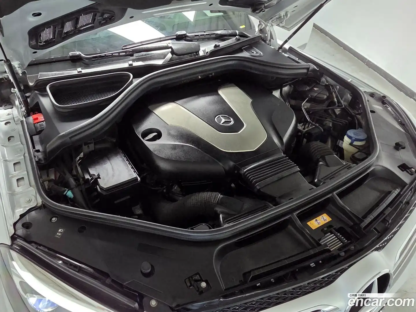 GLE-Class Mercedes-Benz 2017.4-INNER-009