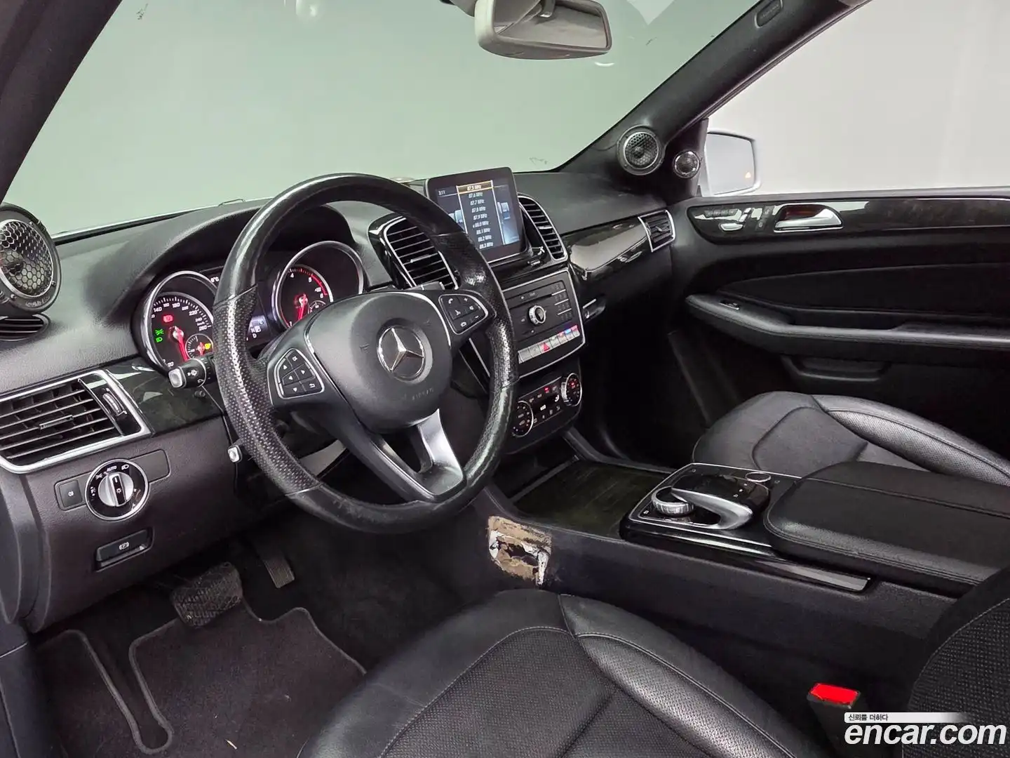 GLE-Class Mercedes-Benz 2017.4-INNER-010