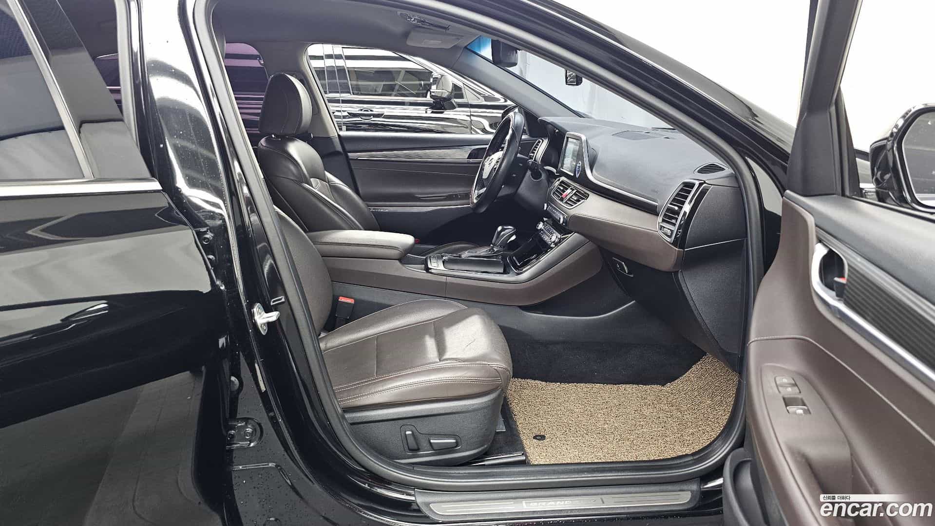 Grandeur Hyundai 2017.9-OPTION-015