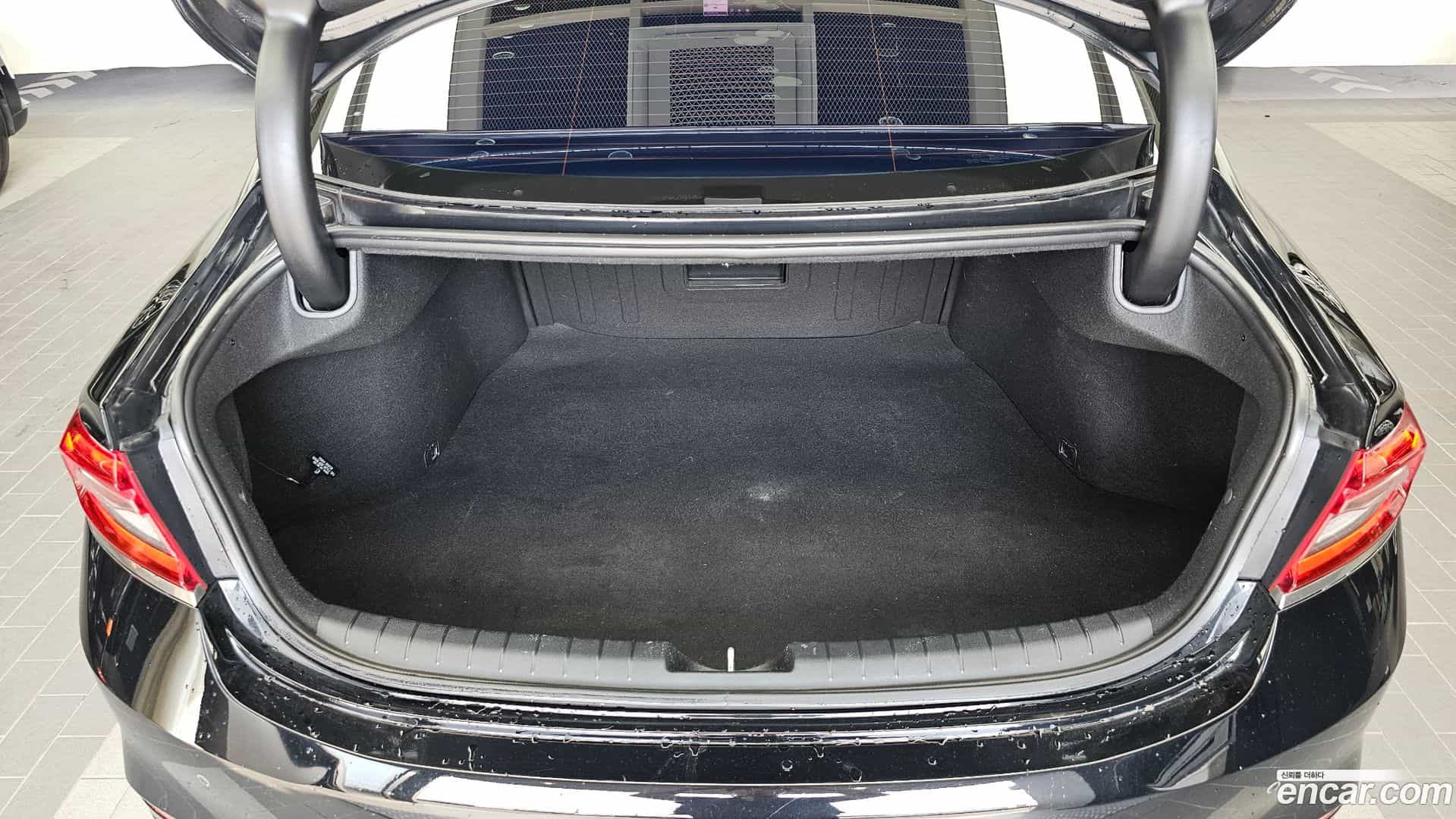 Grandeur Hyundai 2017.9-OPTION-024