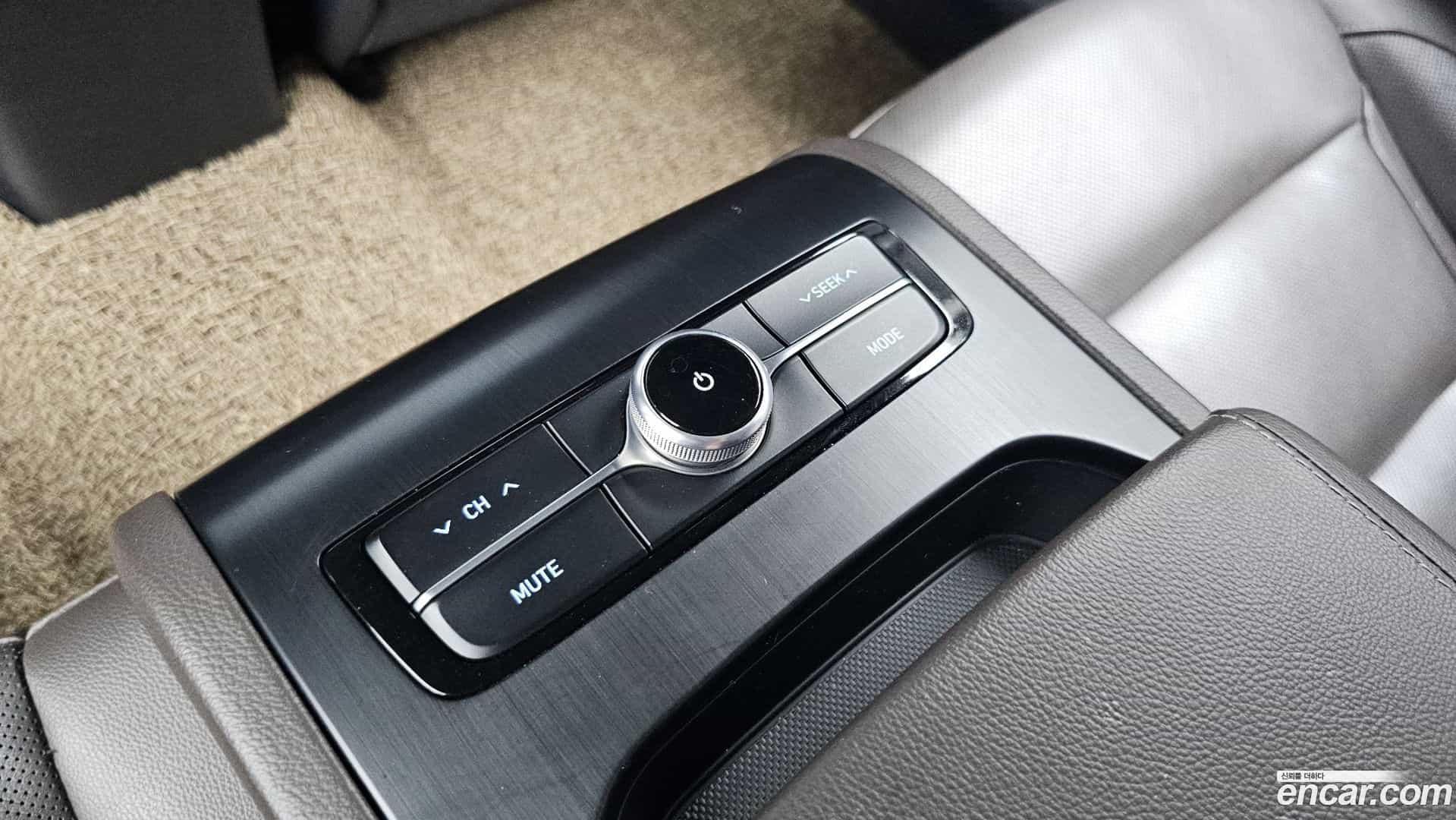 Grandeur Hyundai 2017.9-OPTION-046