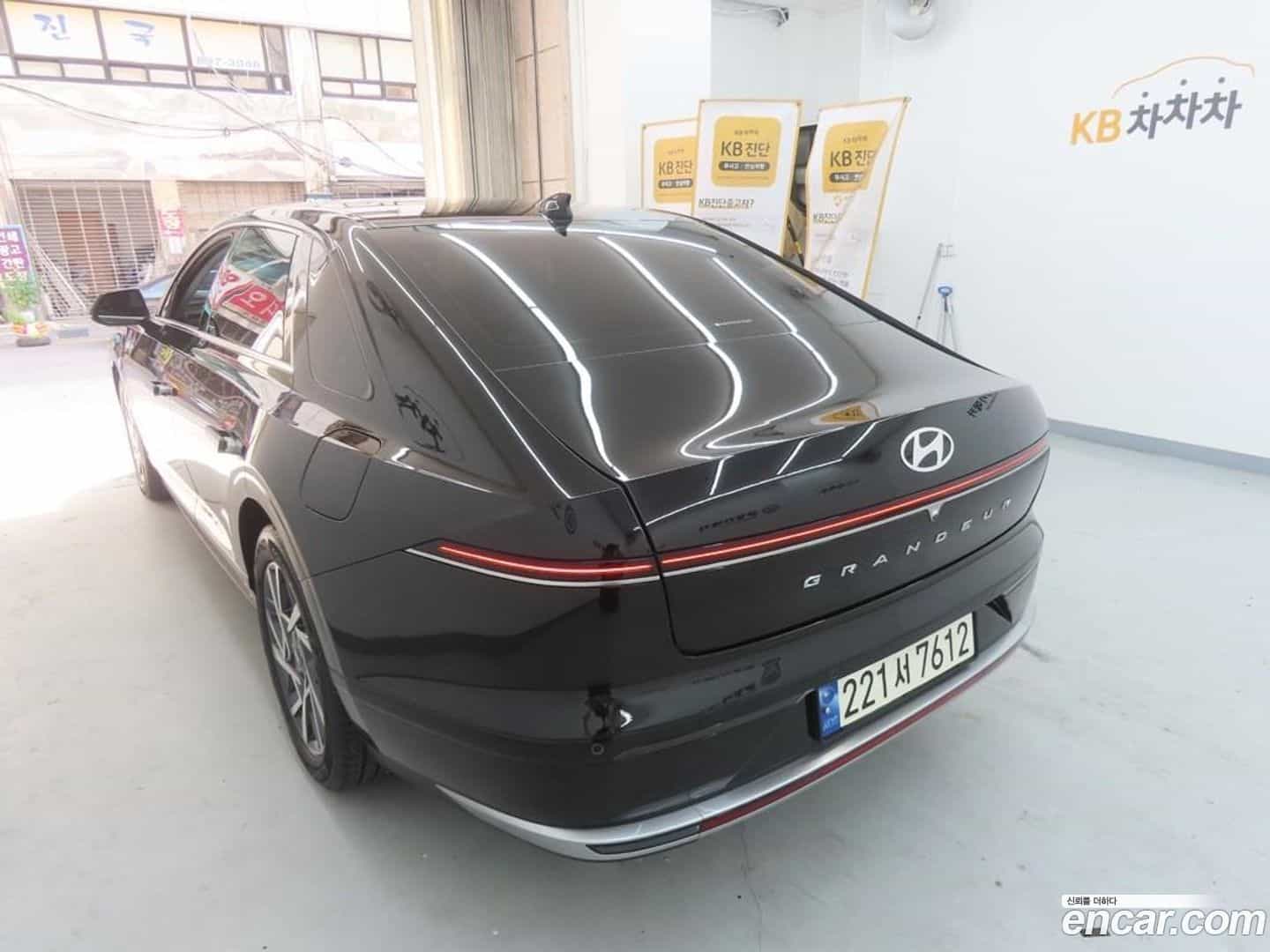 Grandeur Hyundai 2023.10-OUTER-002