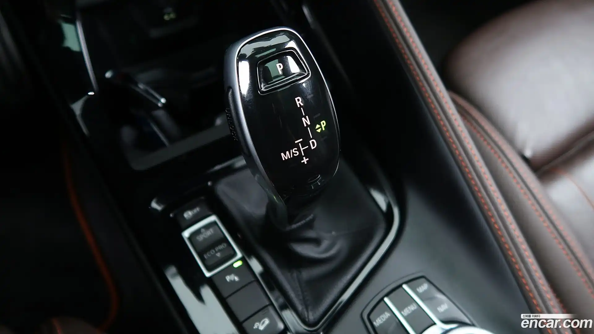 X2 (F39) BMW 2022.1-INNER-009