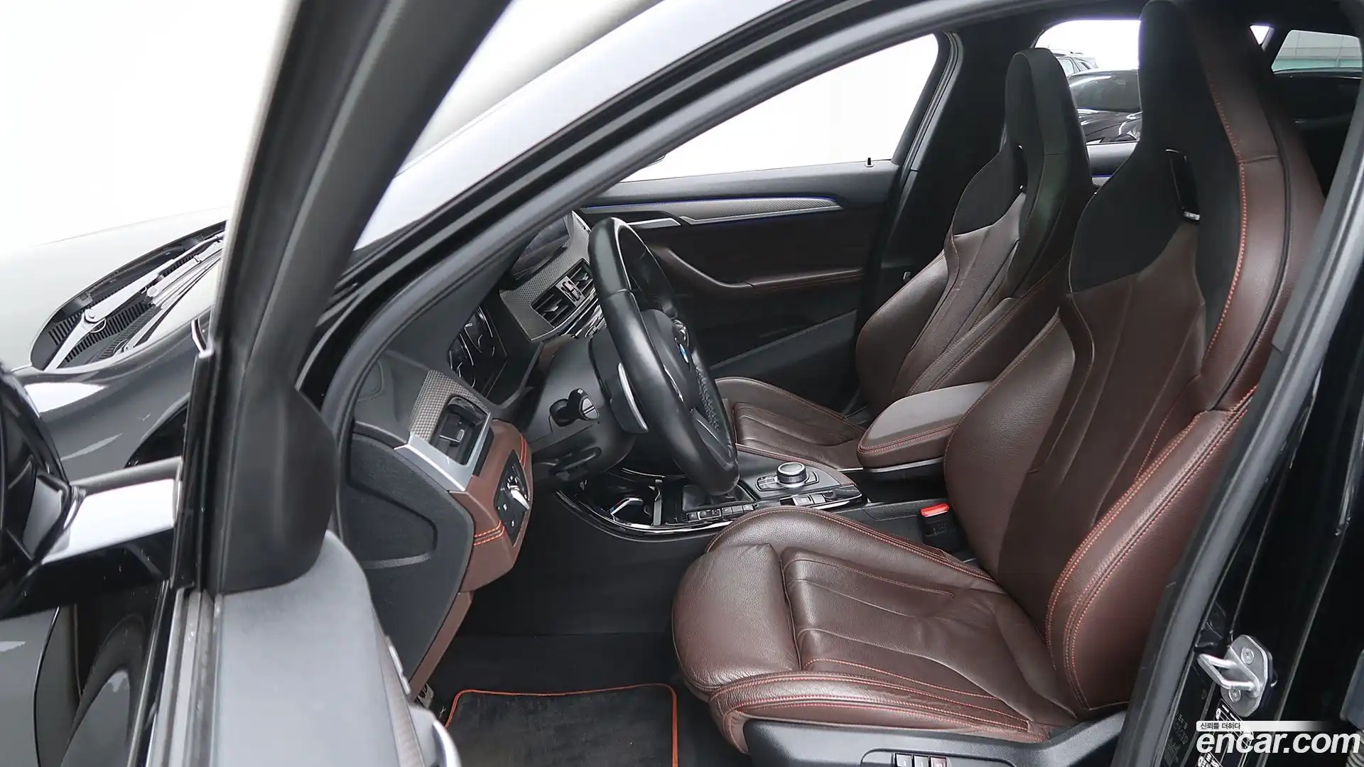 X2 (F39) BMW 2022.1-INNER-010