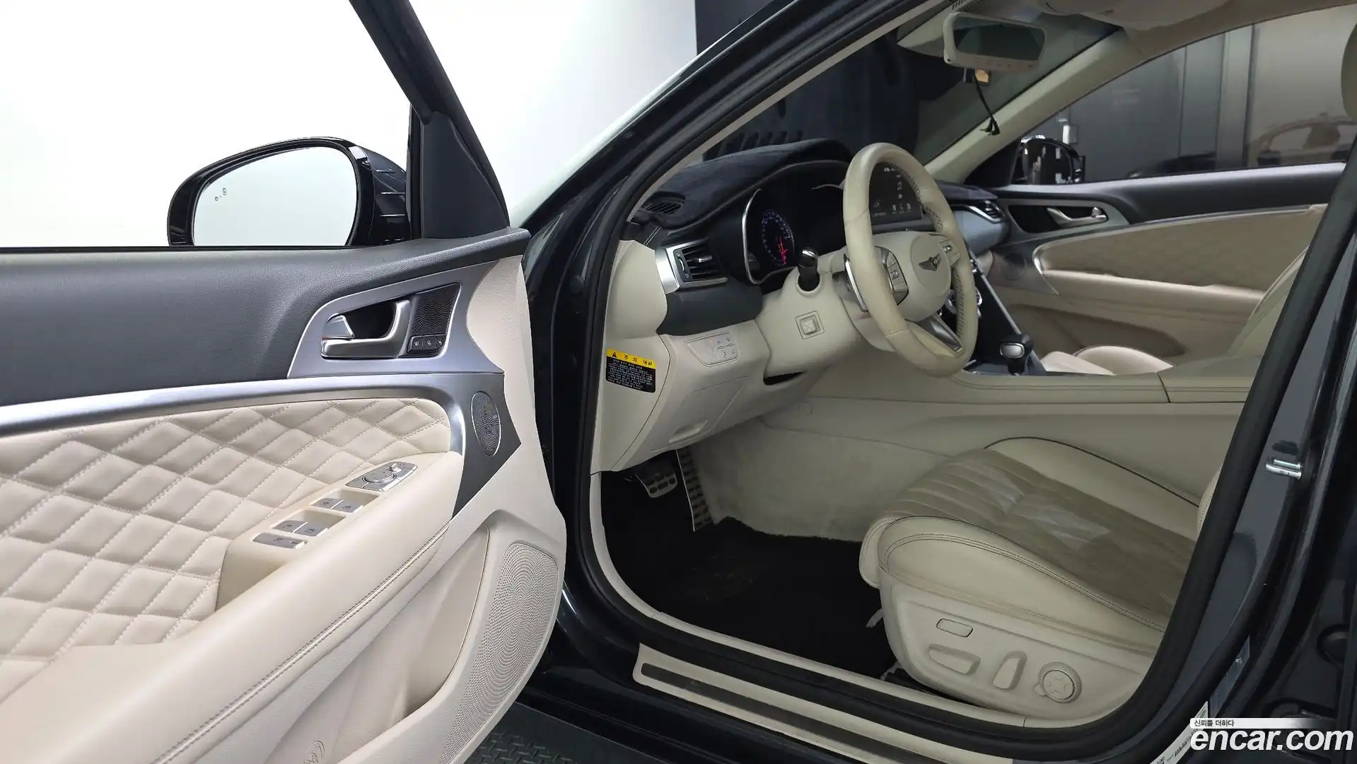 G70 Genesis 2019.0-INNER-010