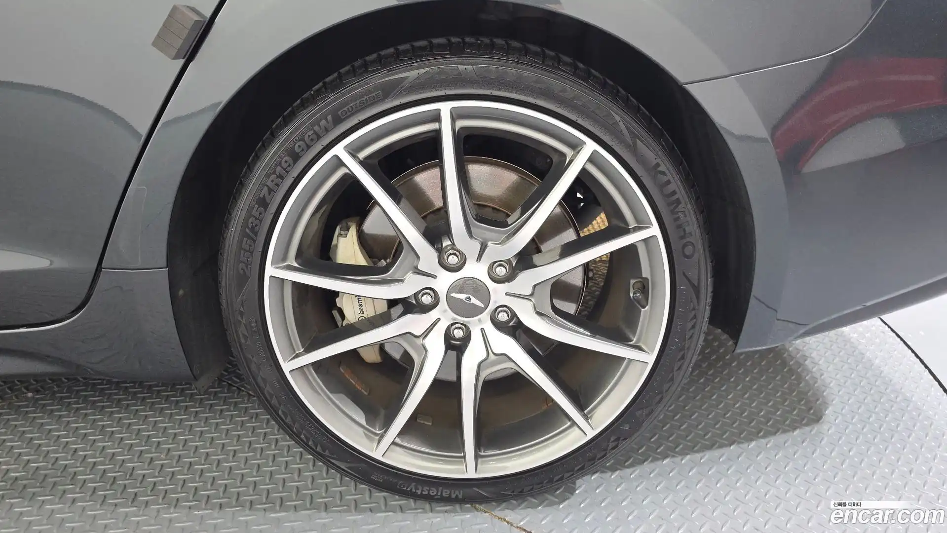 G70 Genesis 2019.0-OUTER-031