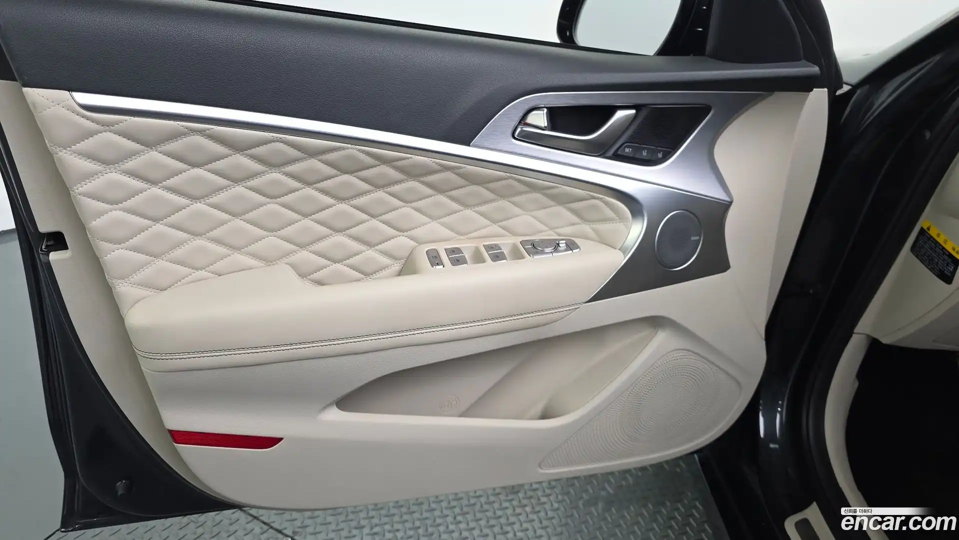 G70 Genesis 2019.0-INNER-034