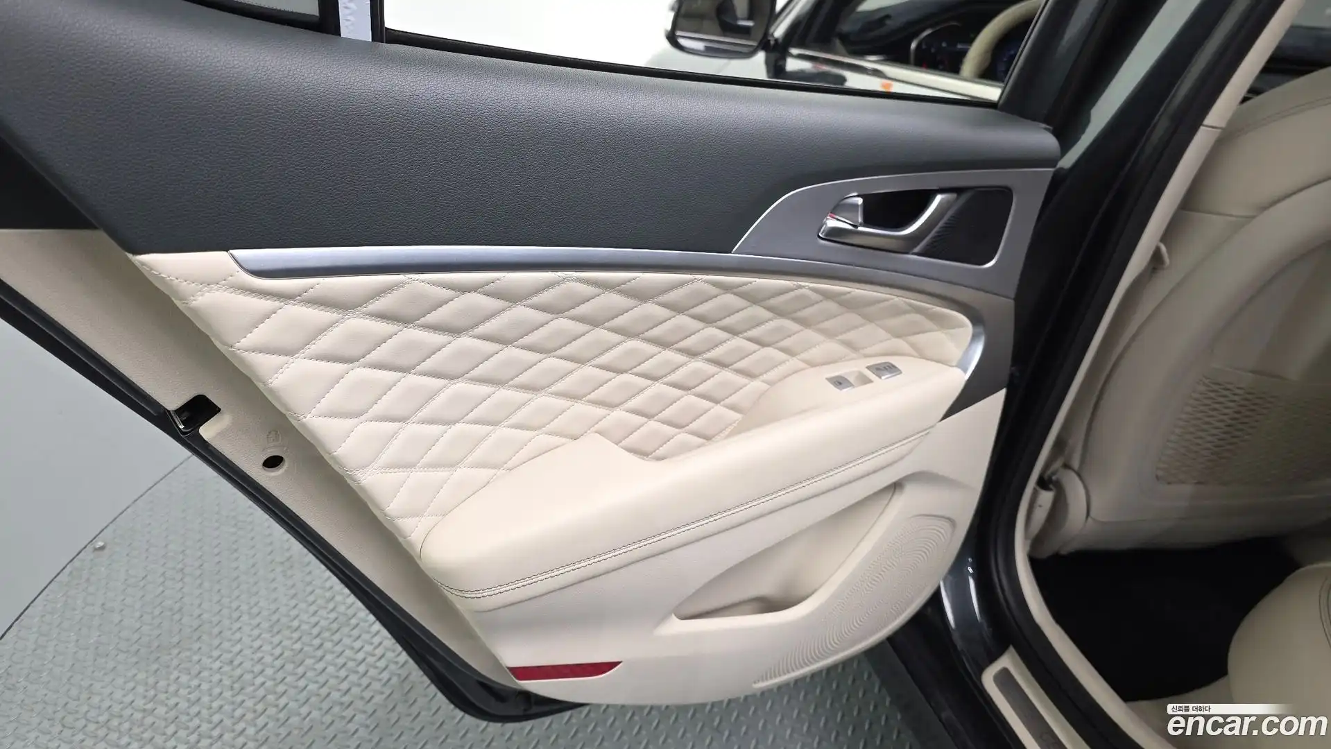 G70 Genesis 2019.0-INNER-035