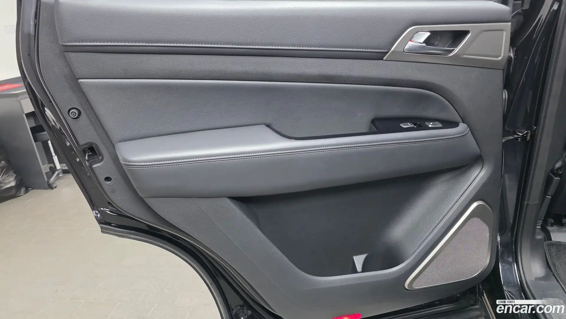 Rexton KG Mobility 2018.3-INNER-035