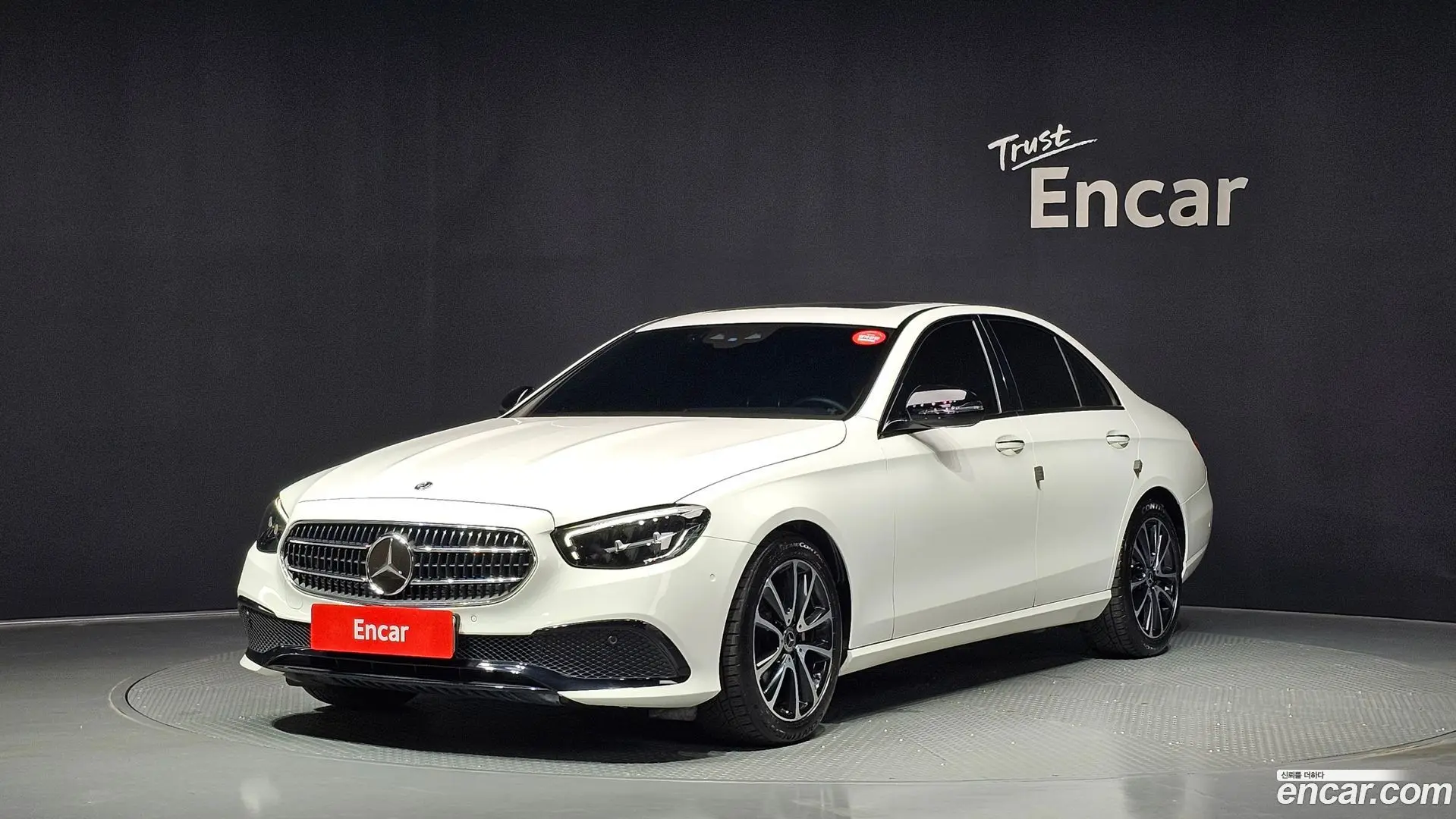 Main__Slider__Photo:E-Class Mercedes-Benz 2020.11-0