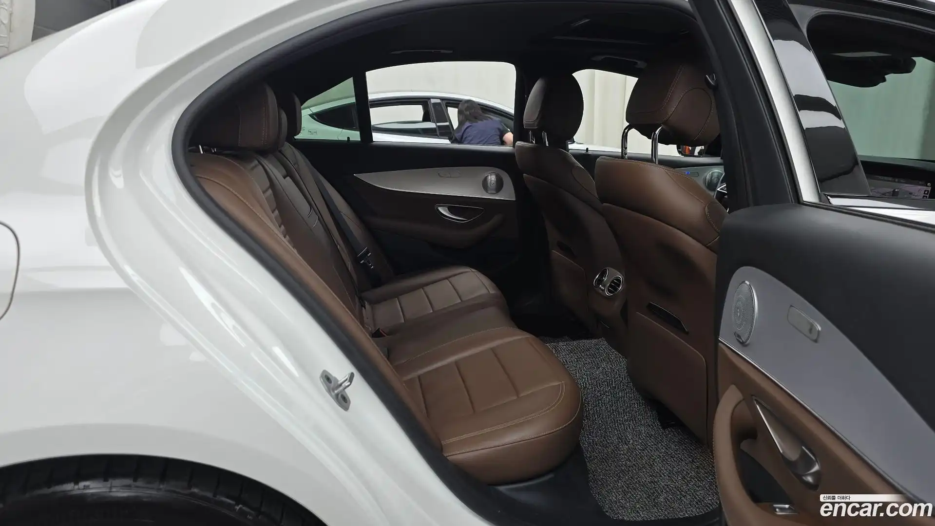 E-Class Mercedes-Benz 2020.11-OPTION-015
