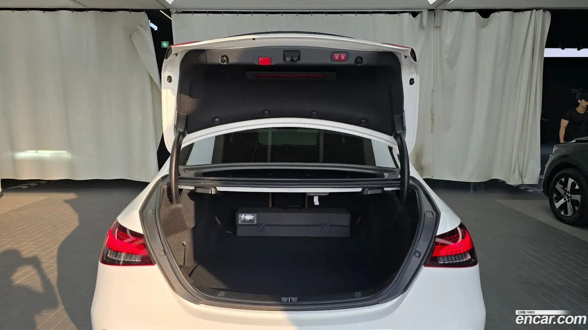 E-Class Mercedes-Benz 2020.11-OPTION-024
