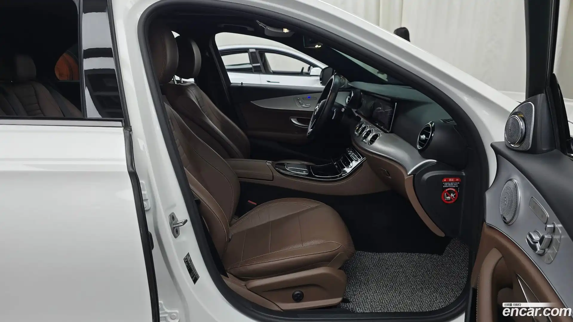 E-Class Mercedes-Benz 2020.11-INNER-036
