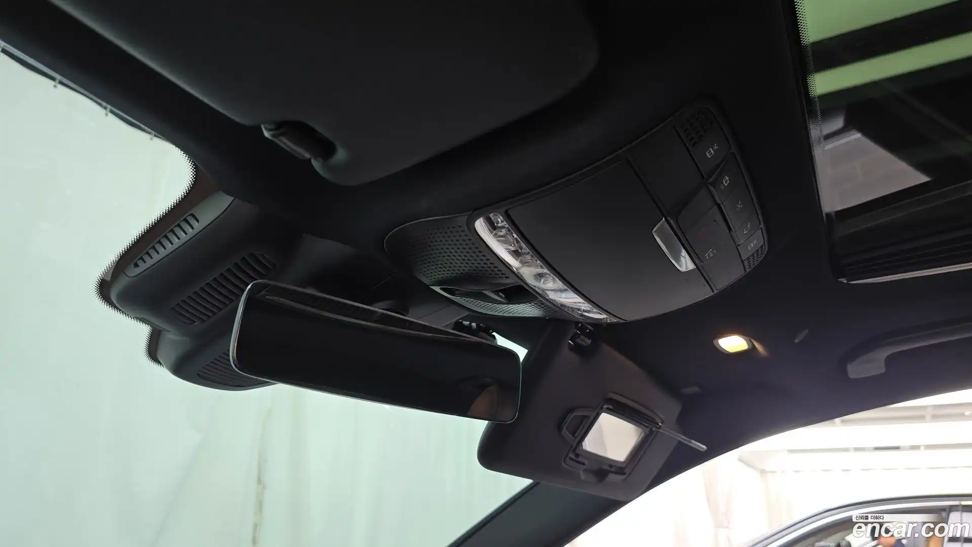 E-Class Mercedes-Benz 2020.11-OPTION-041