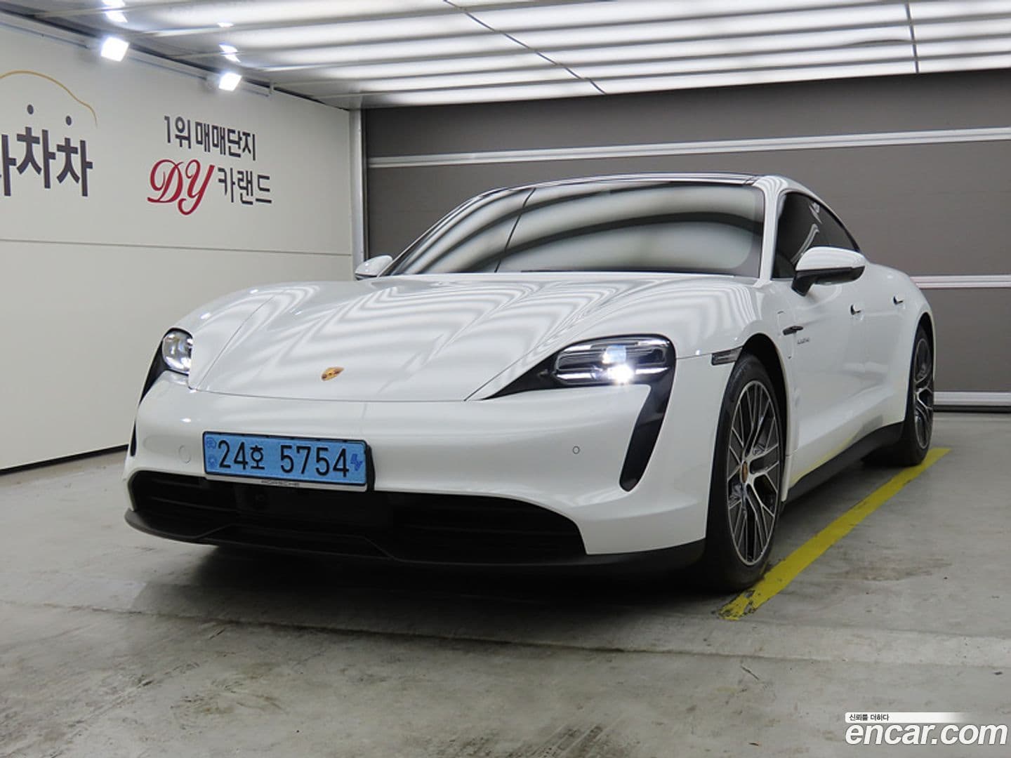 Main__Slider__Photo:Taycan Porsche 2023.5-0