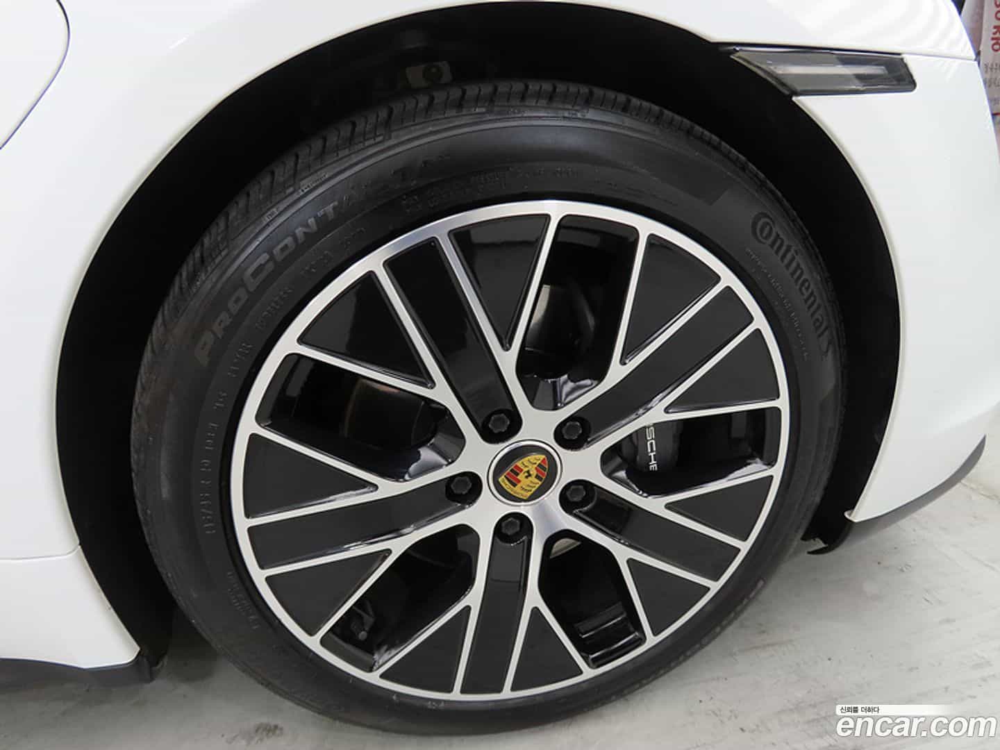 Taycan Porsche 2023.5-OPTION-024