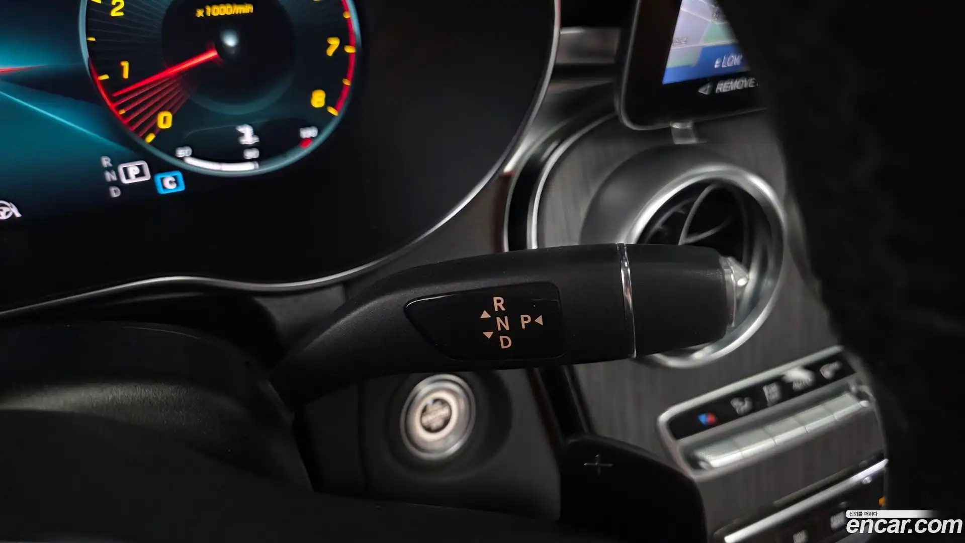 GLC-Class Mercedes-Benz 2022.6-INNER-009