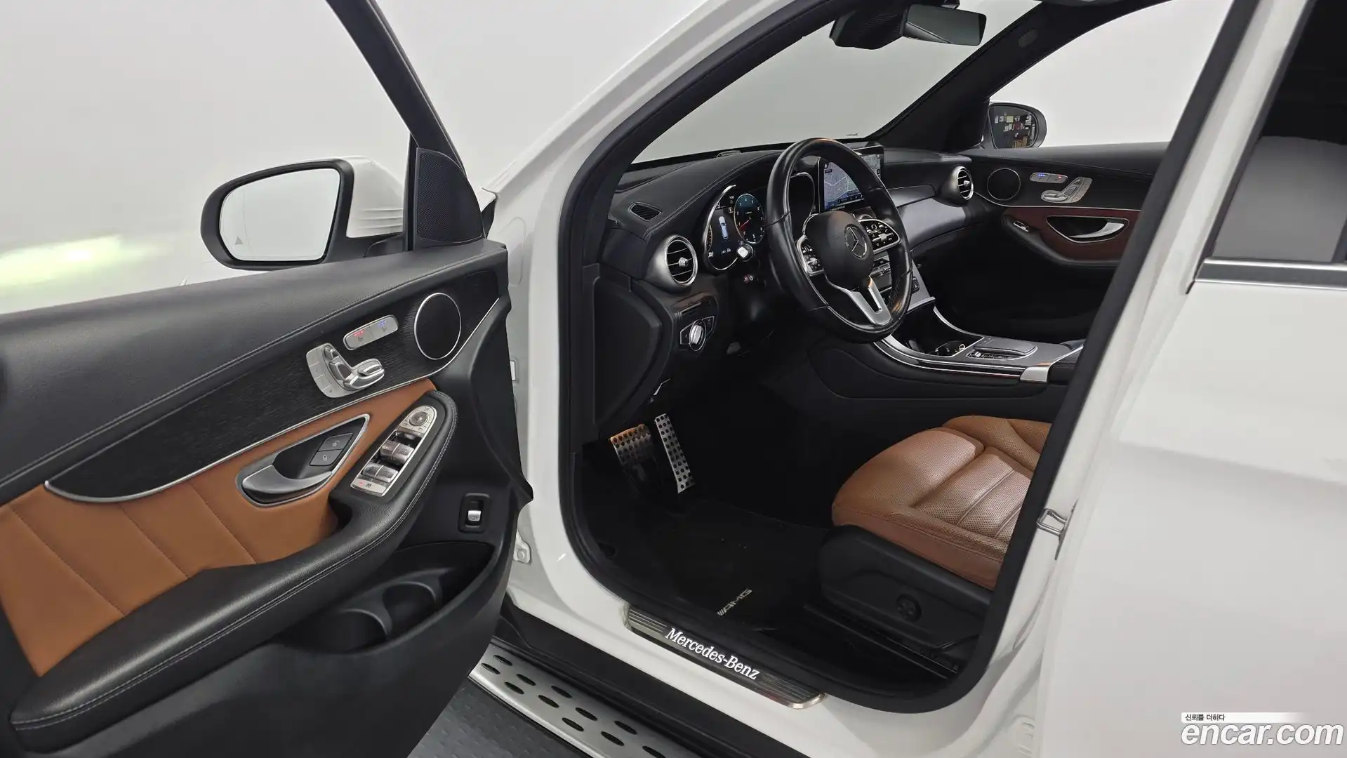 GLC-Class Mercedes-Benz 2022.6-INNER-010