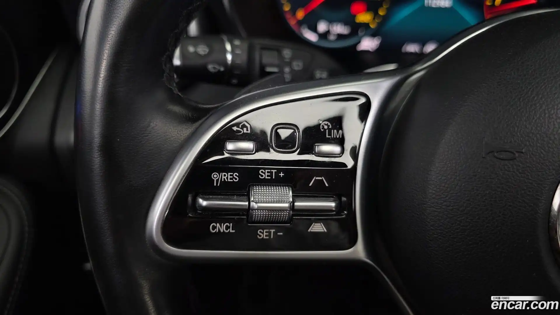 GLC-Class Mercedes-Benz 2022.6-OPTION-021