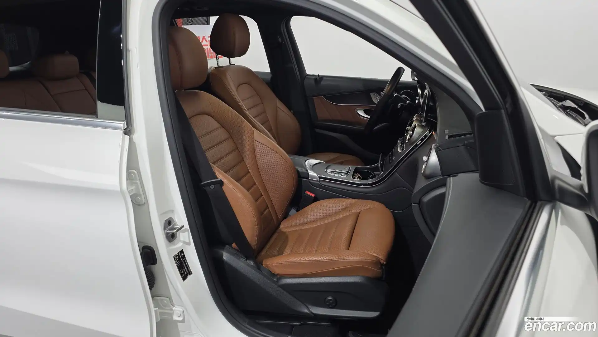 GLC-Class Mercedes-Benz 2022.6-INNER-036