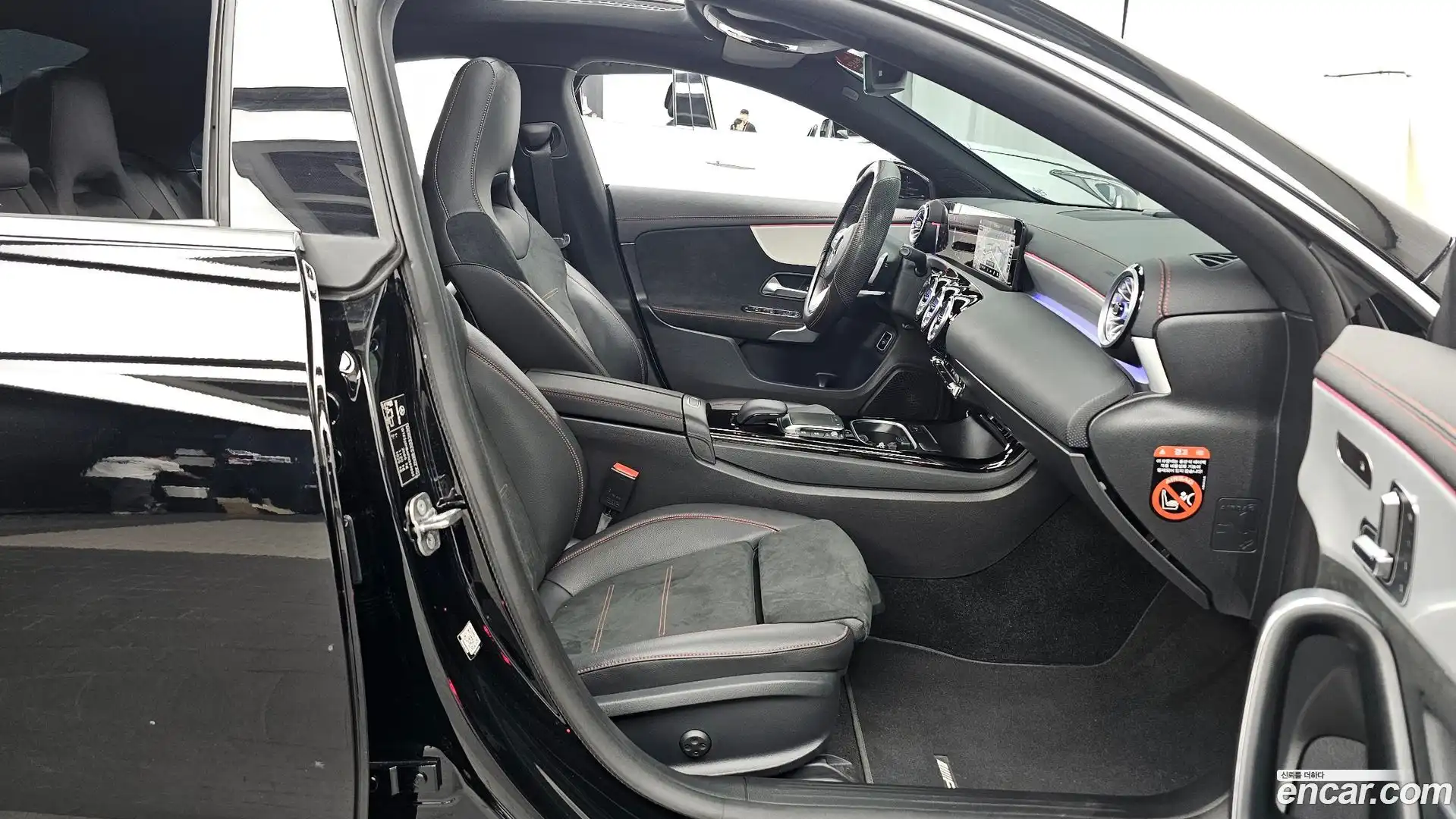 CLA-Class Mercedes-Benz 2023.4-OPTION-015