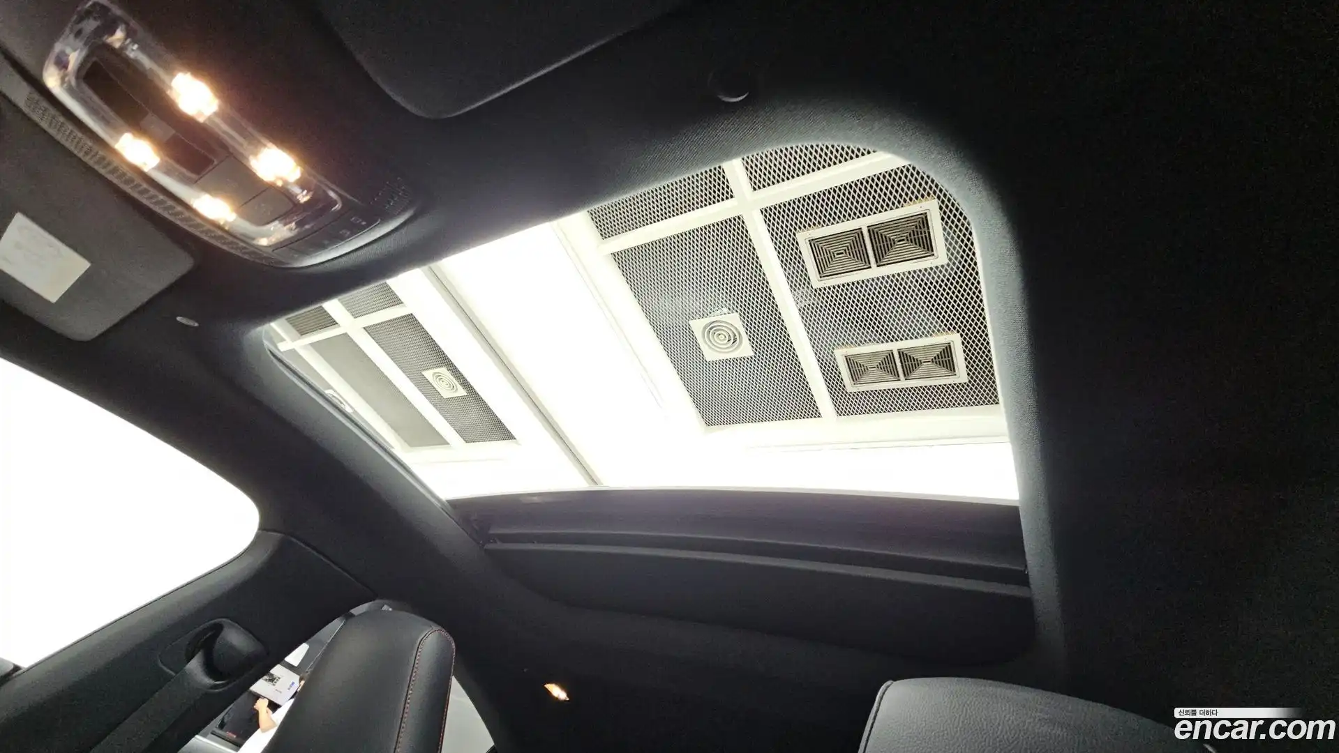 CLA-Class Mercedes-Benz 2023.4-OPTION-021