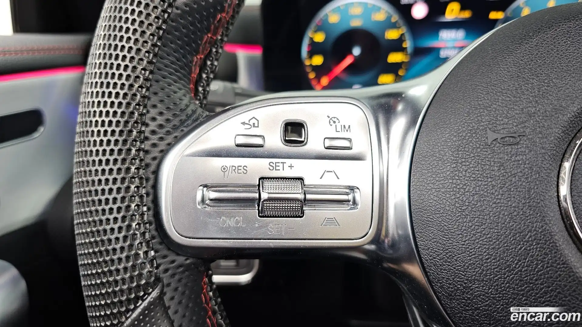 CLA-Class Mercedes-Benz 2023.4-INNER-036