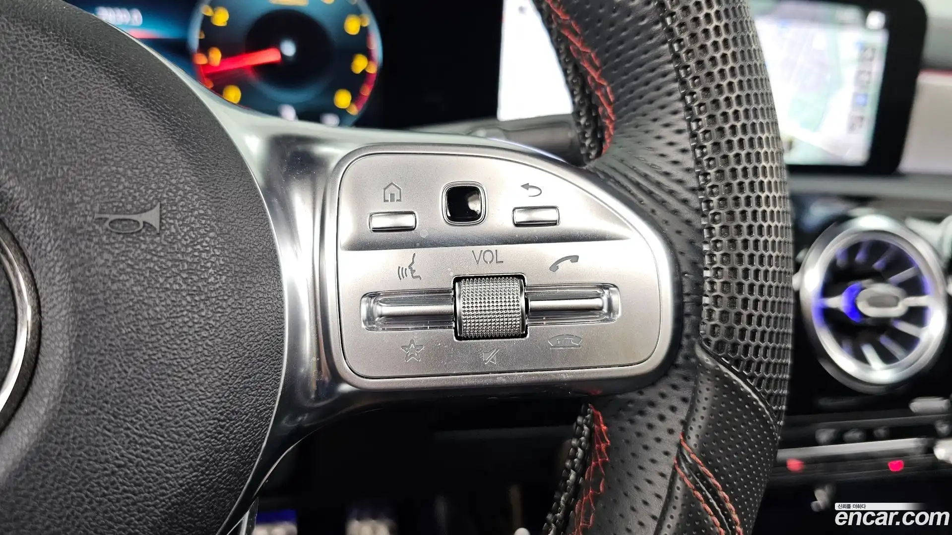 CLA-Class Mercedes-Benz 2023.4-OPTION-043