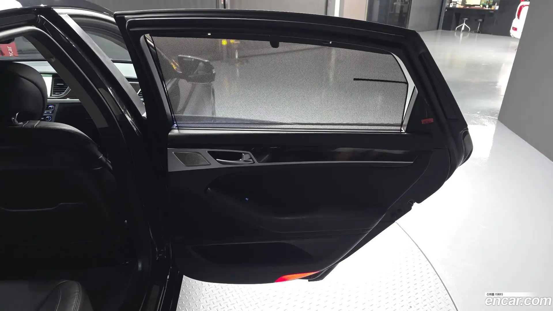 G80 Genesis 2018.4-INNER-035
