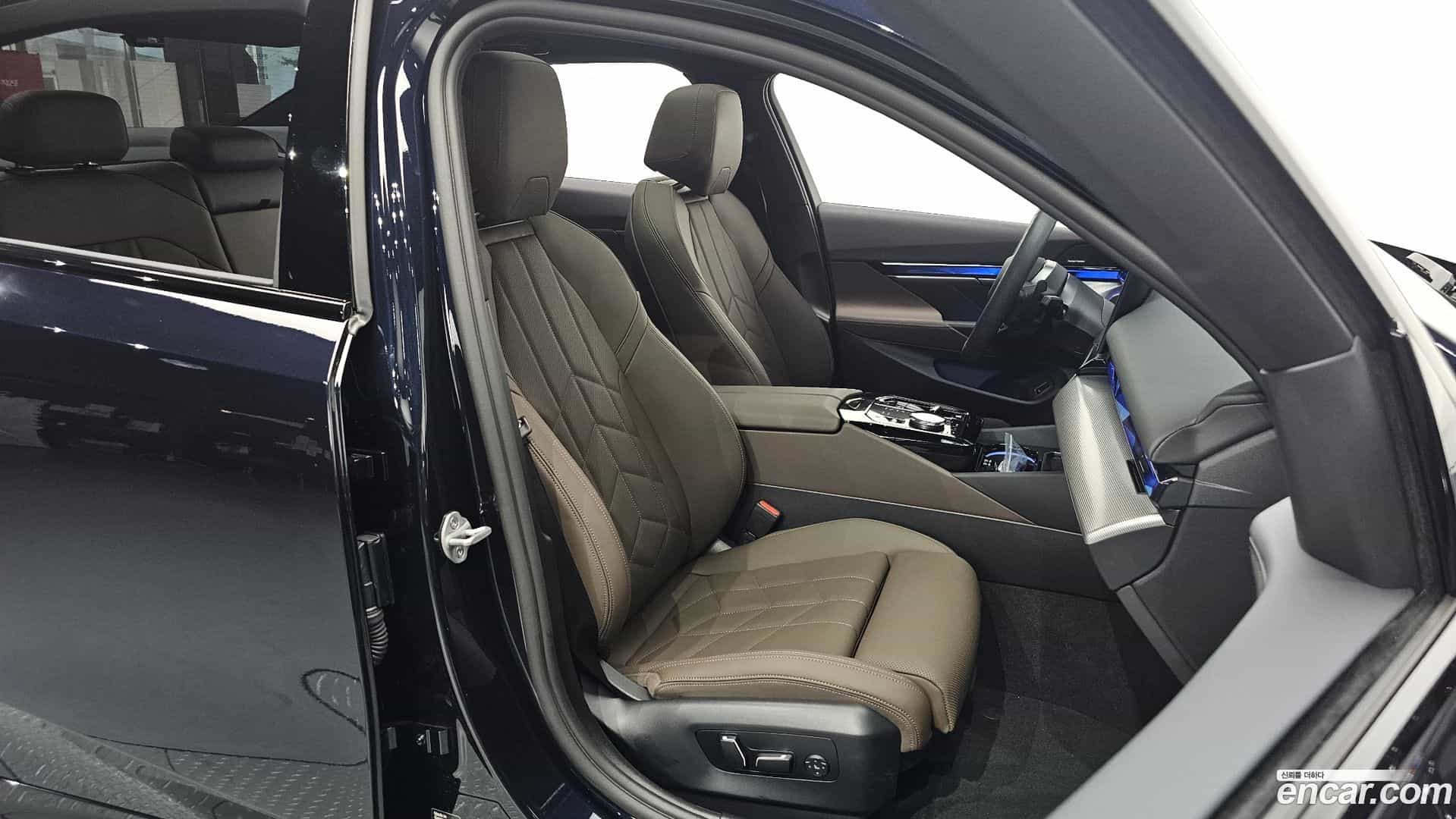 5-Series BMW 2025.9-INNER-036