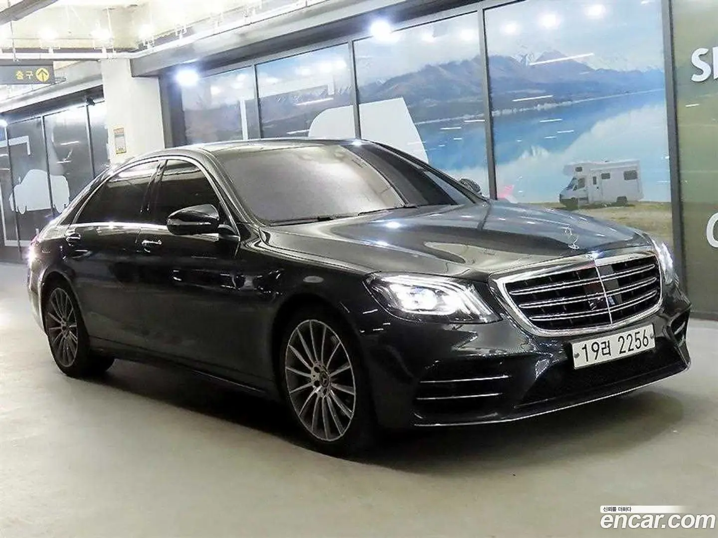 Main__Slider__Photo:S-Class Mercedes-Benz 2018.8-0