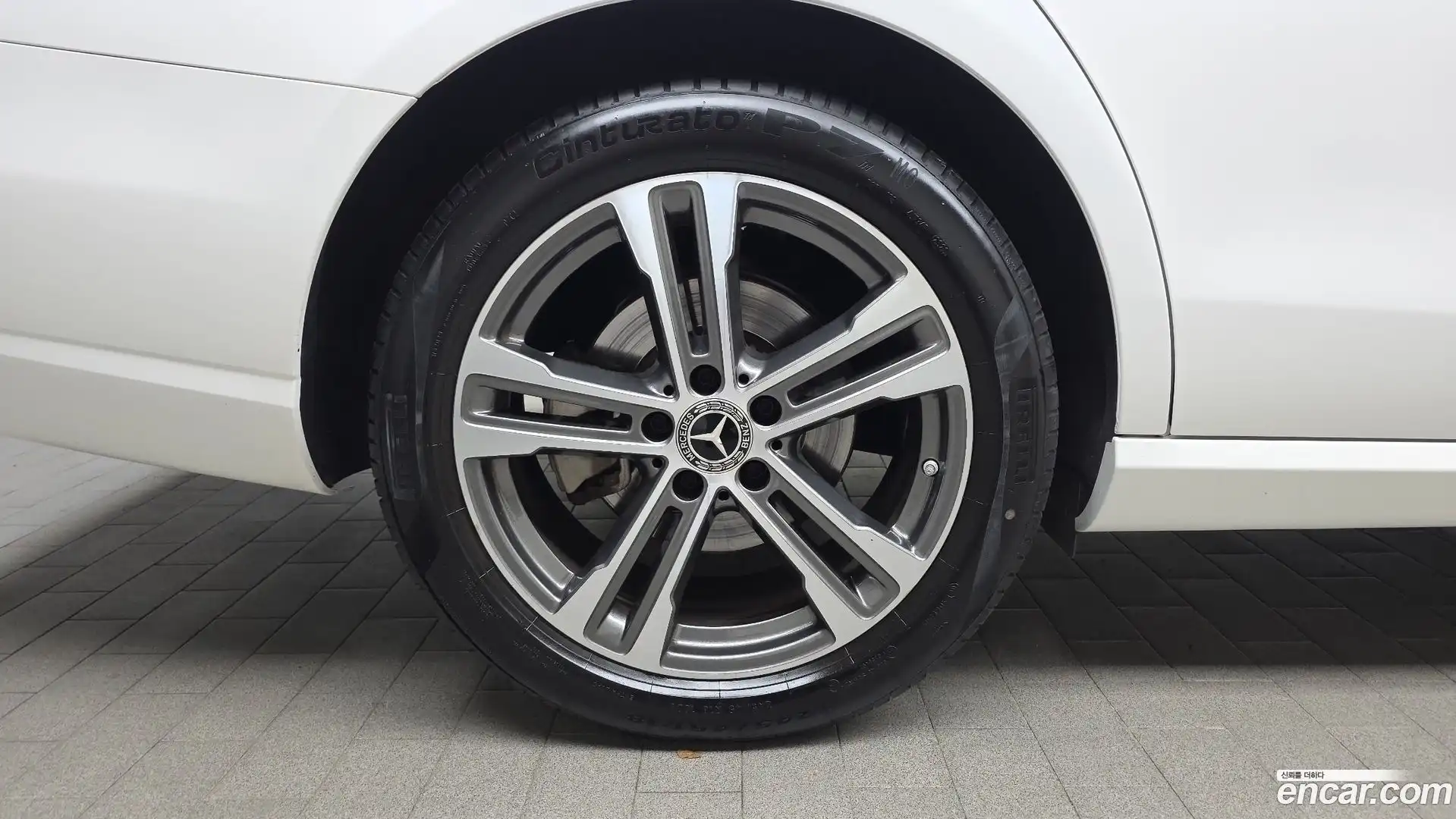 E-Class Mercedes-Benz 2023.9-OUTER-005