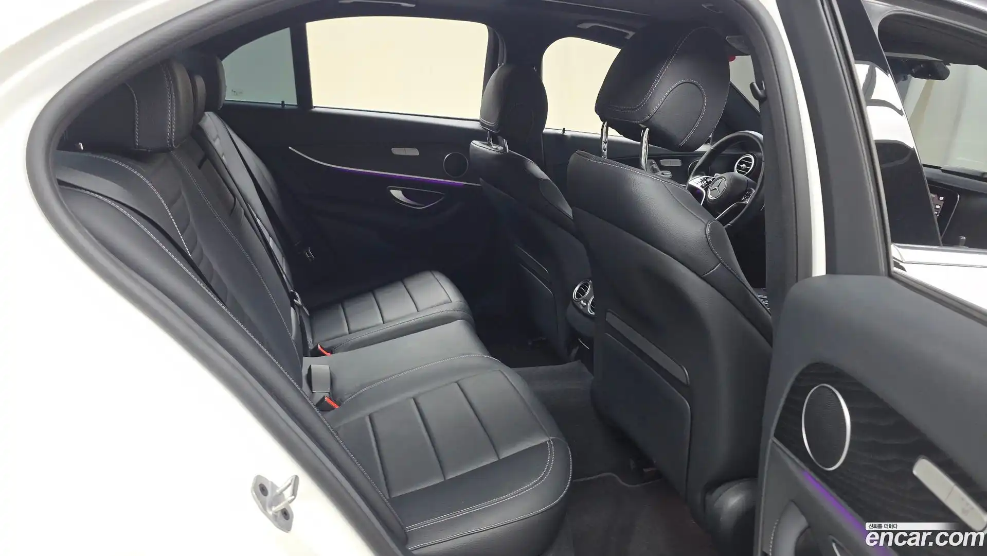 E-Class Mercedes-Benz 2023.9-OPTION-016