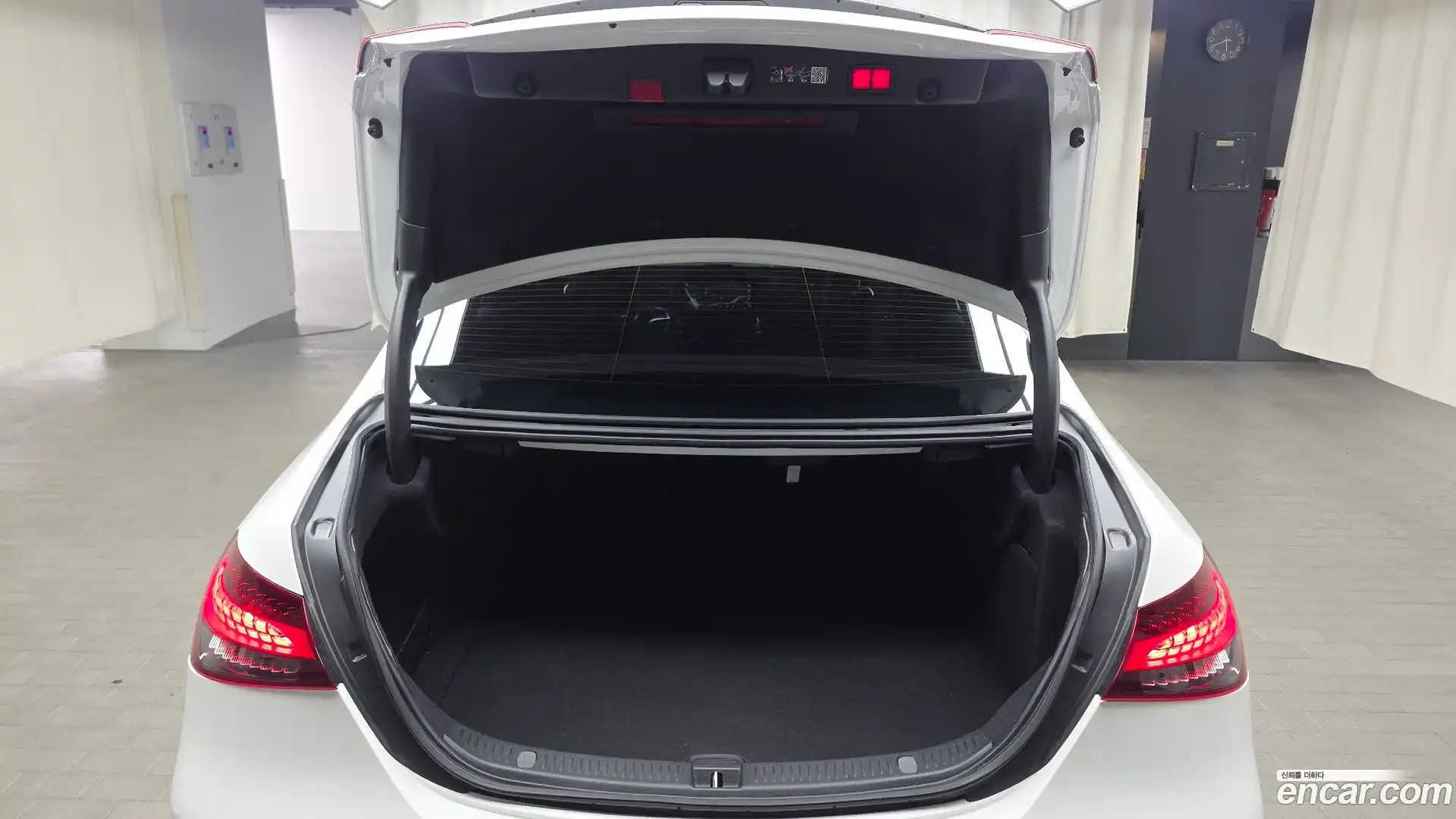 E-Class Mercedes-Benz 2023.9-OPTION-024