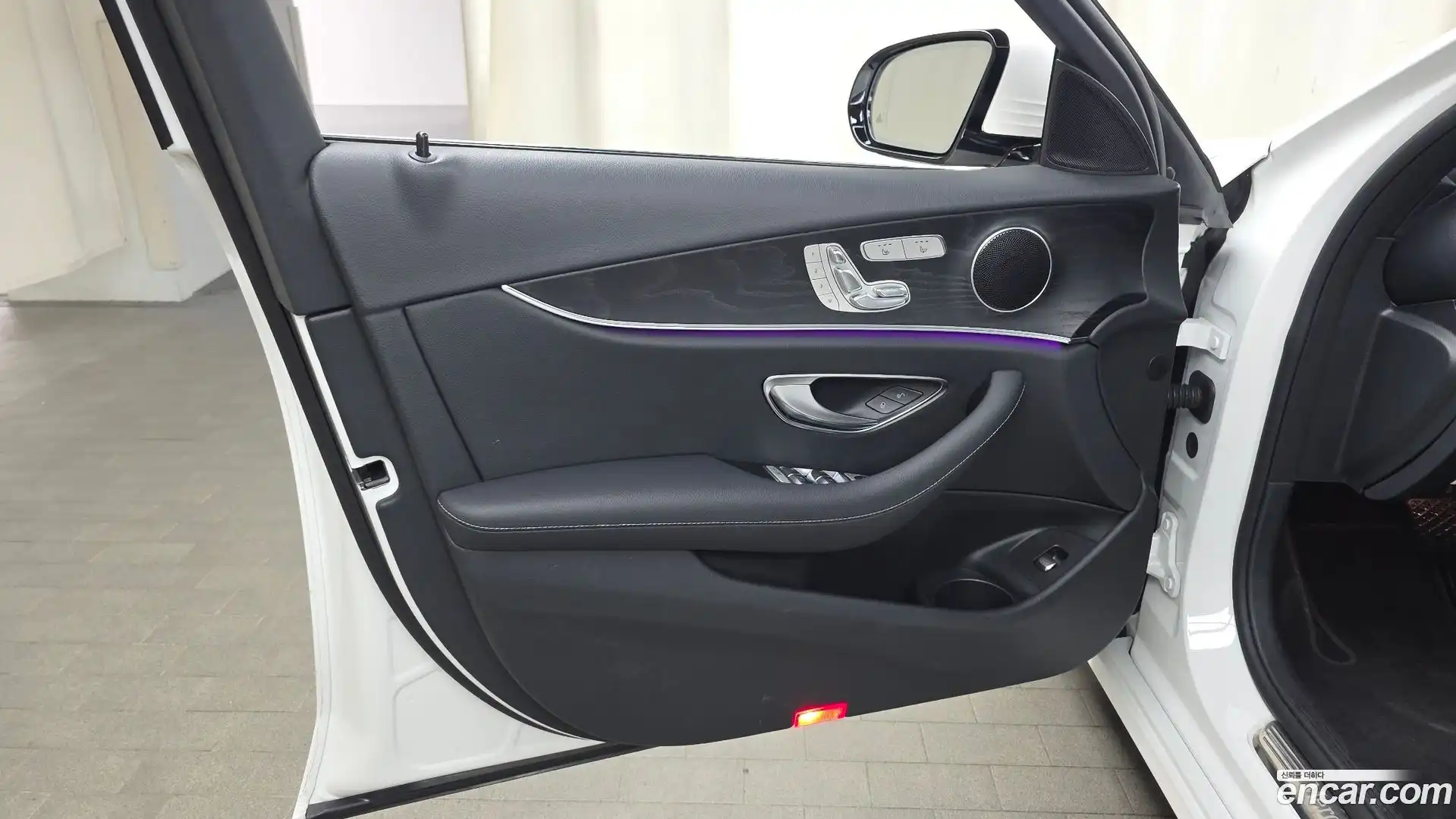 E-Class Mercedes-Benz 2023.9-INNER-034
