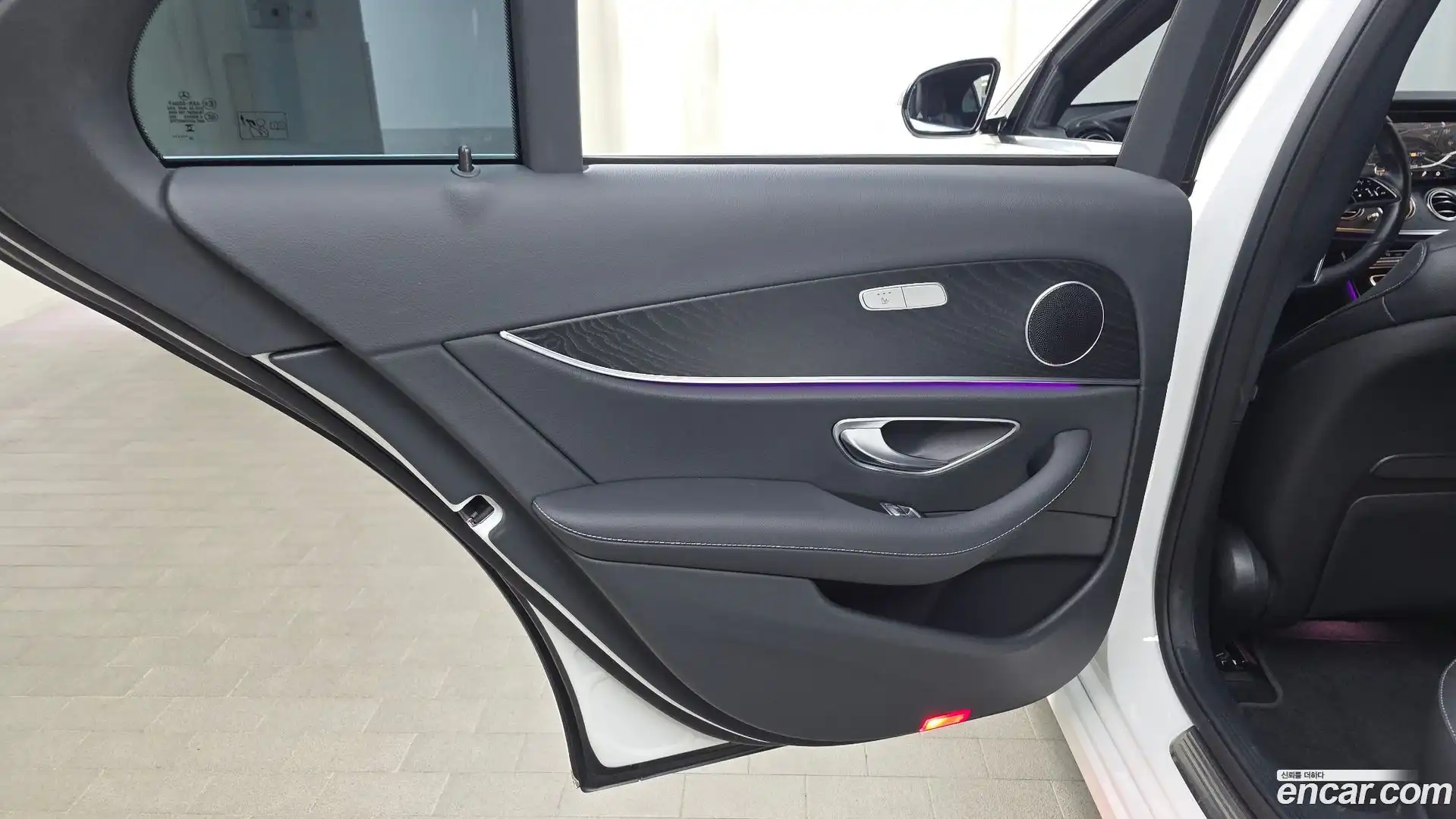E-Class Mercedes-Benz 2023.9-INNER-035