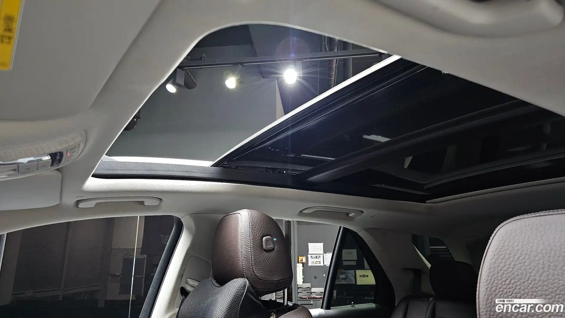 GLE-Class Mercedes-Benz 2020.5-OPTION-047