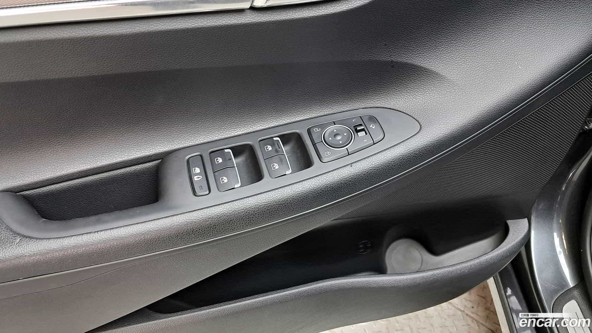 Grandeur Hyundai 2022.5-OPTION-018