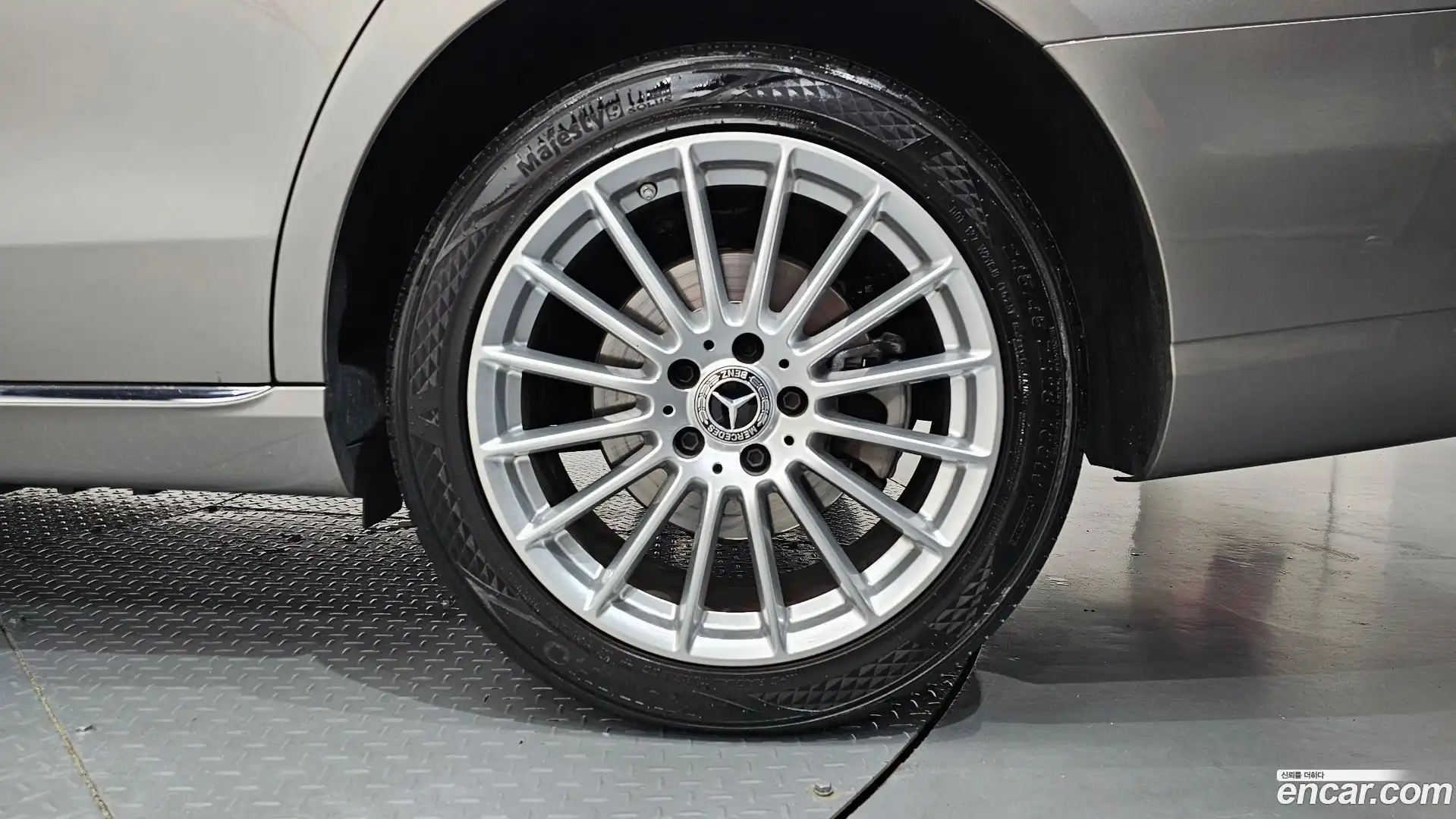 E-Class Mercedes-Benz 2023.7-OUTER-031