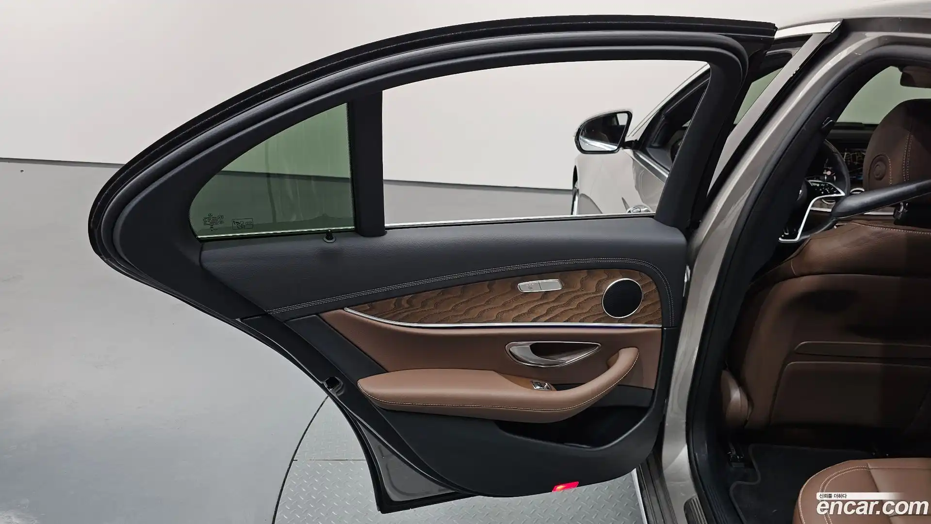 E-Class Mercedes-Benz 2023.7-INNER-035