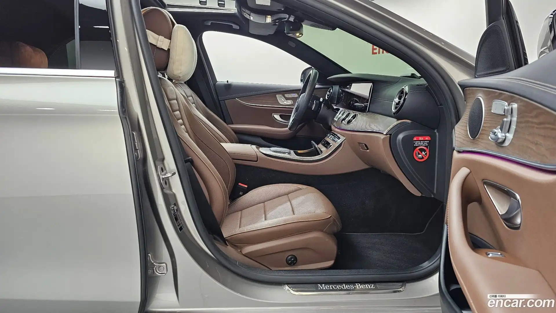 E-Class Mercedes-Benz 2023.7-INNER-036