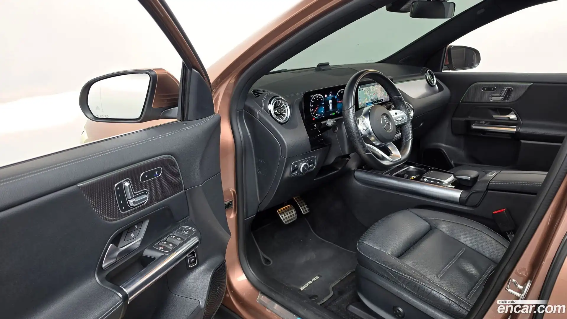 EQA Mercedes-Benz 2022.3-INNER-010