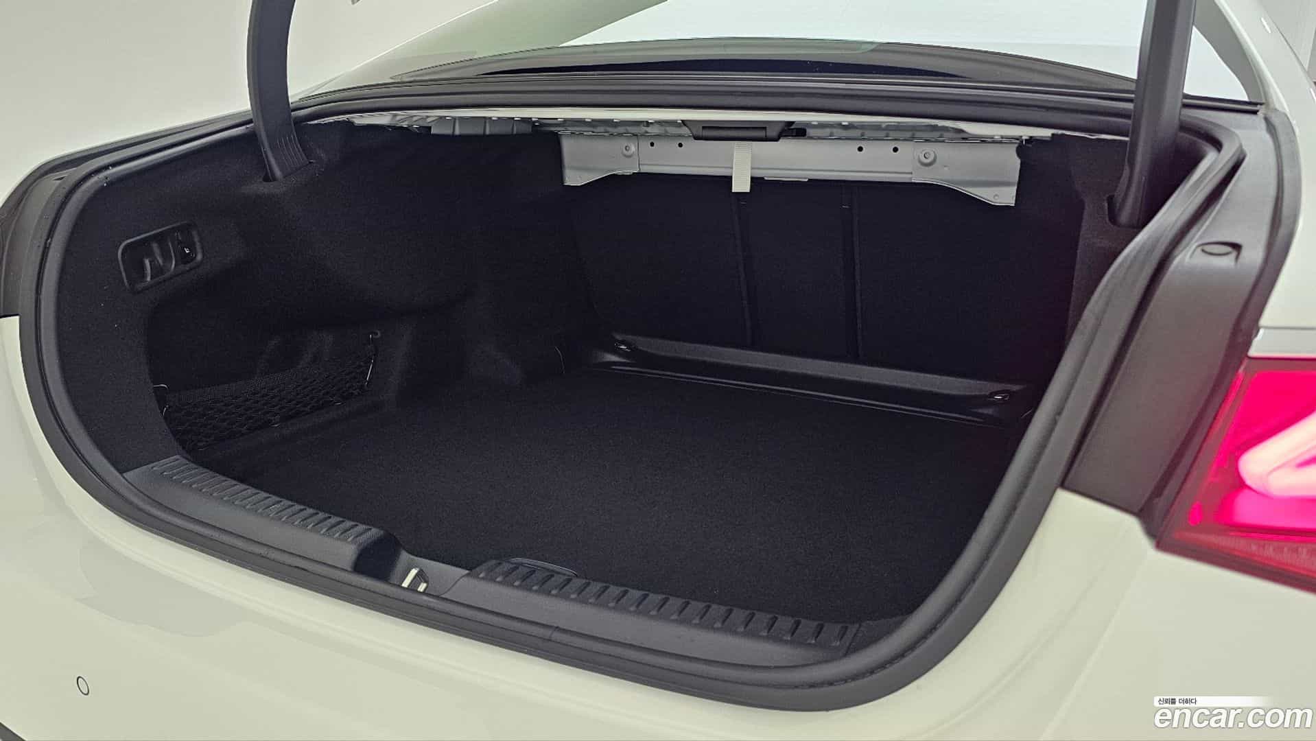 E-Class Mercedes-Benz 2025.6-OPTION-015