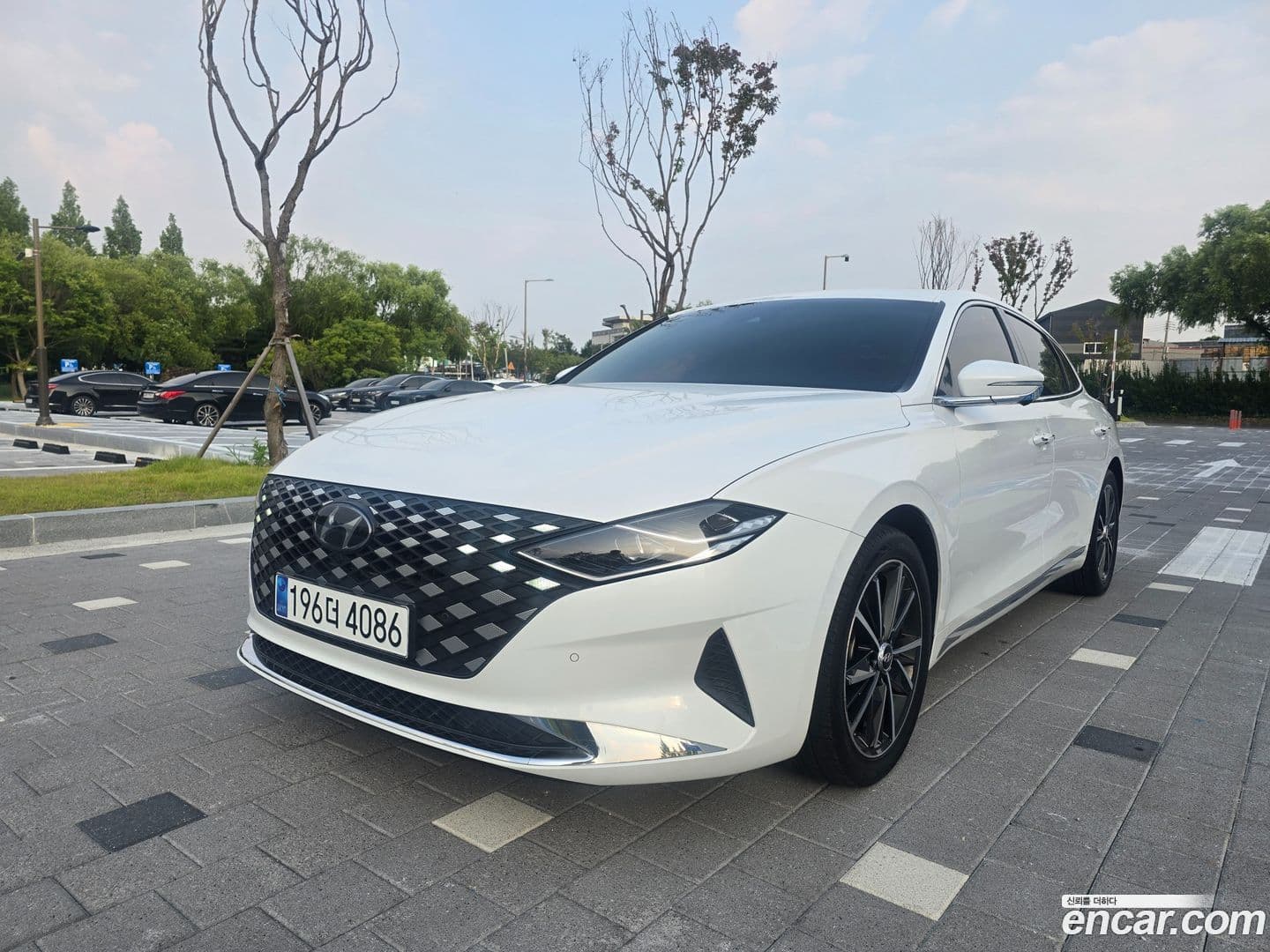 Main__Slider__Photo:Grandeur Hyundai 2022.4-0