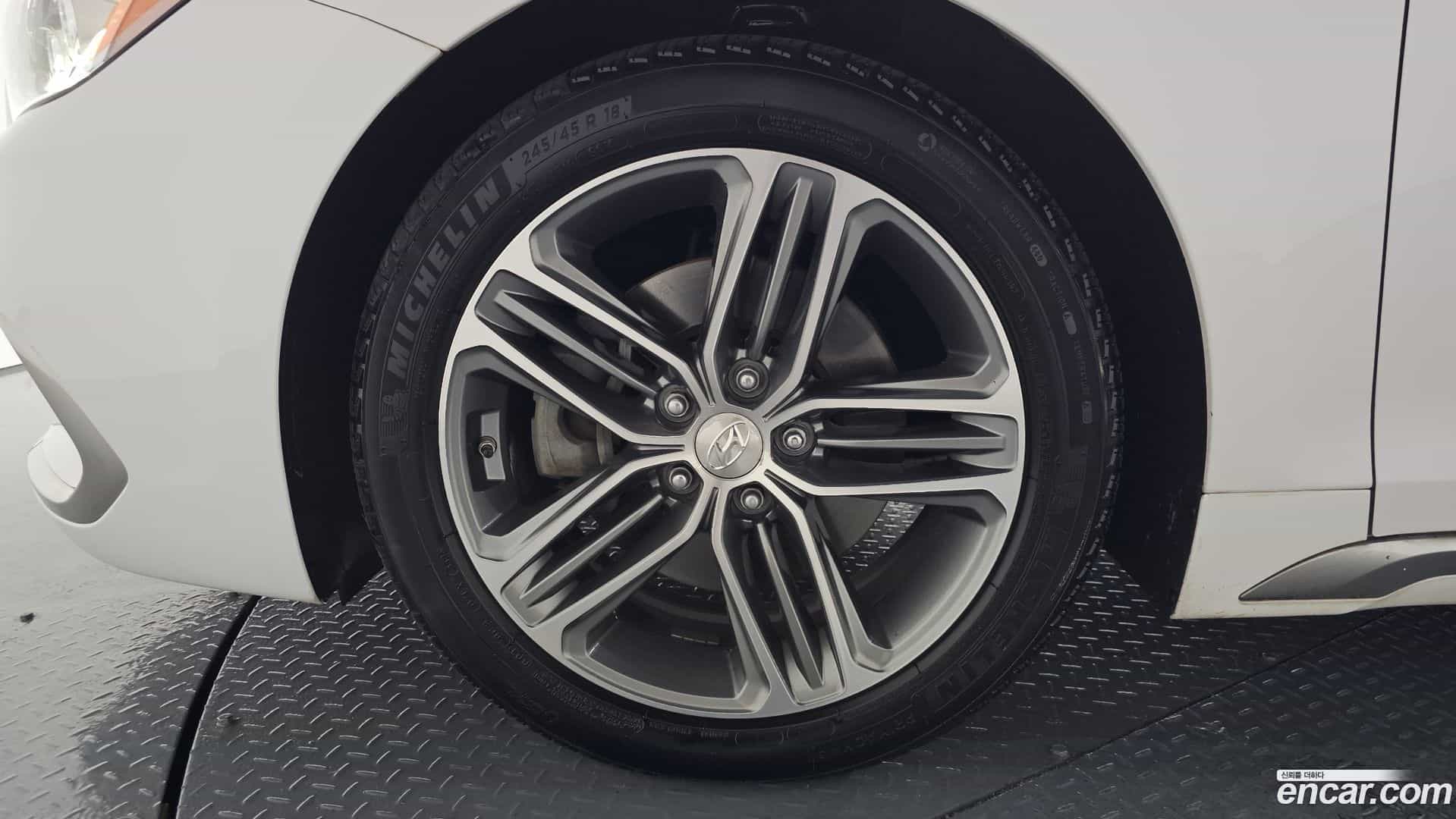 Grandeur Hyundai 2018.6-OUTER-005