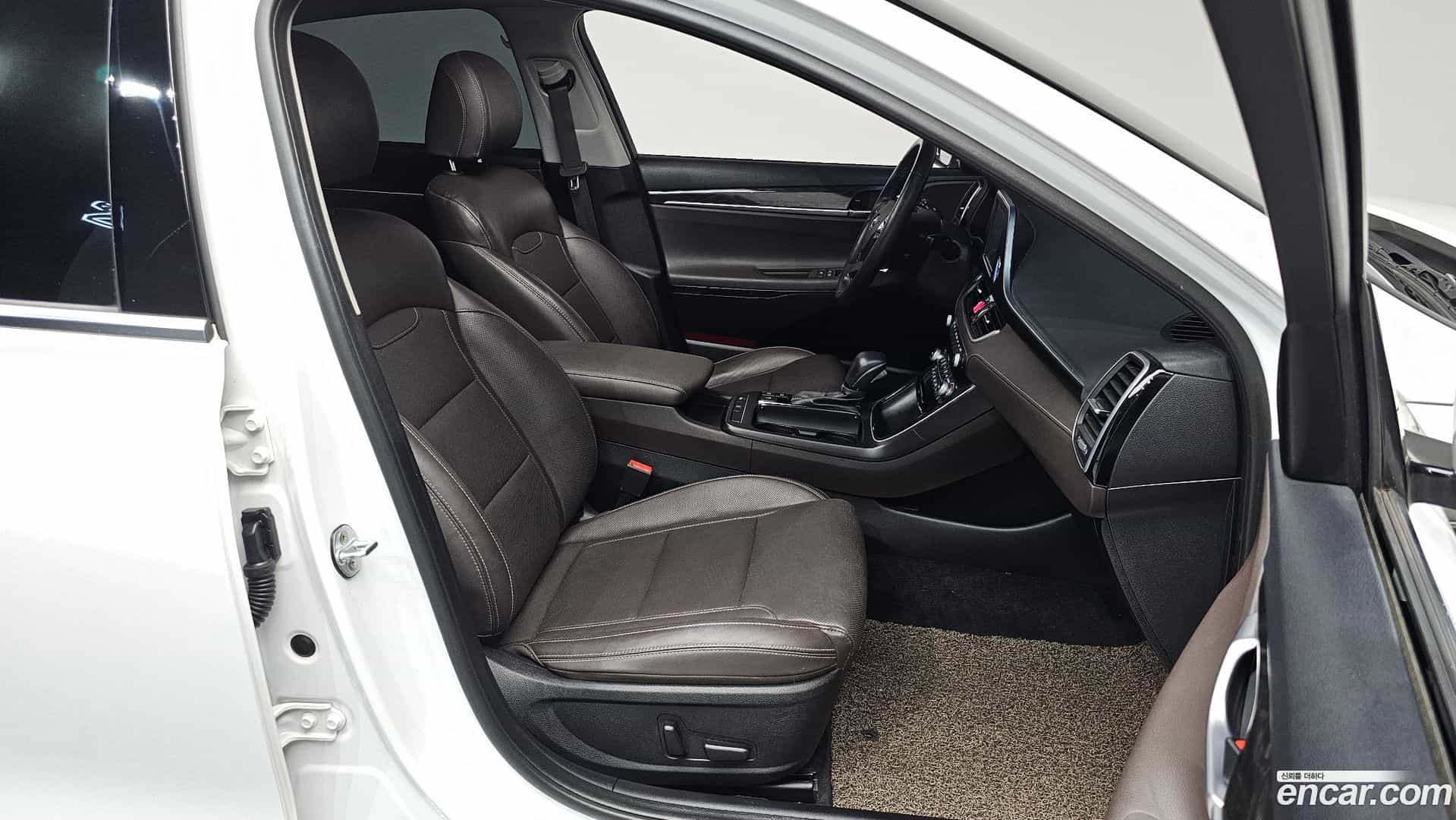 Grandeur Hyundai 2018.6-OPTION-015