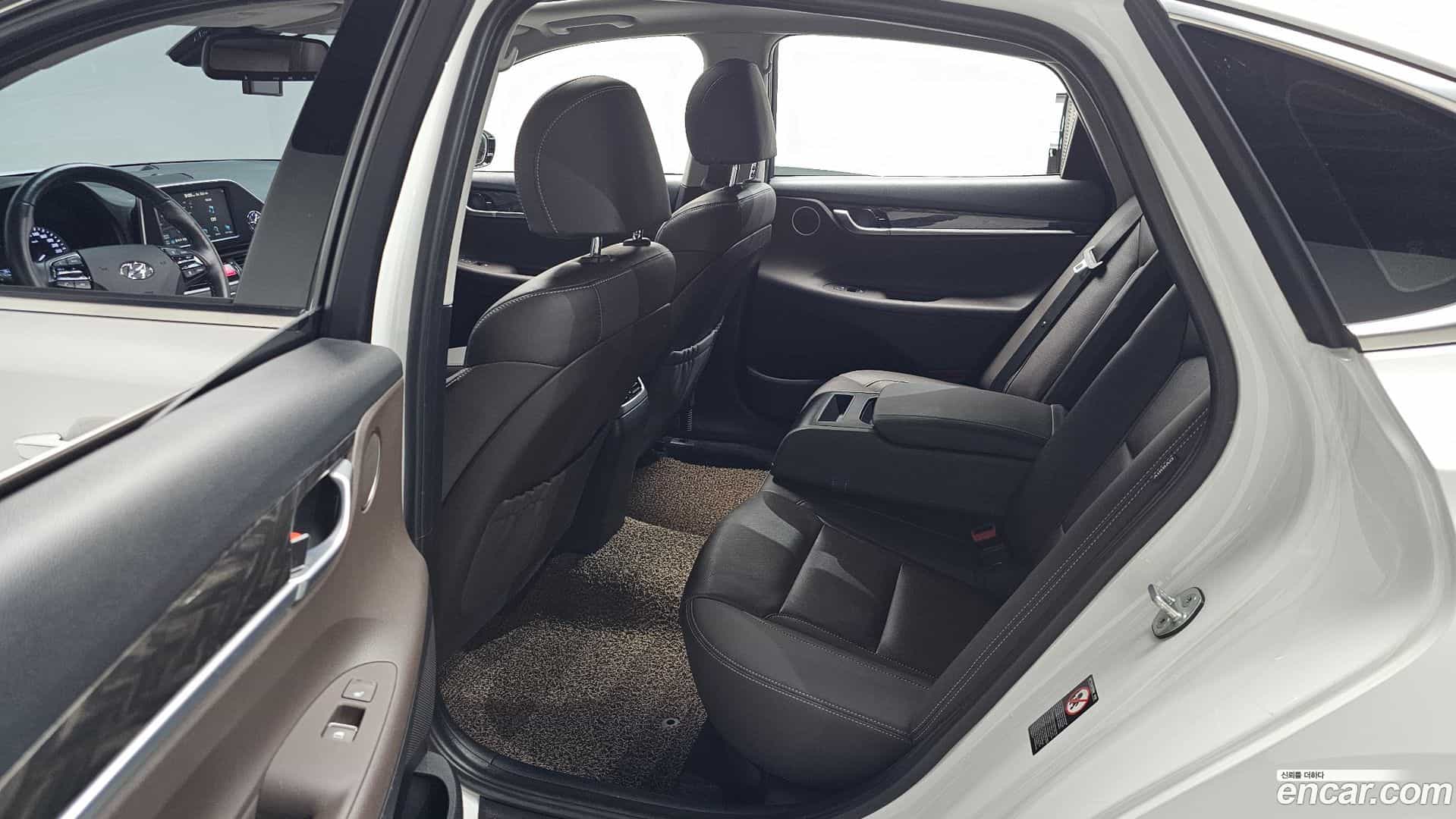 Grandeur Hyundai 2018.6-OPTION-016