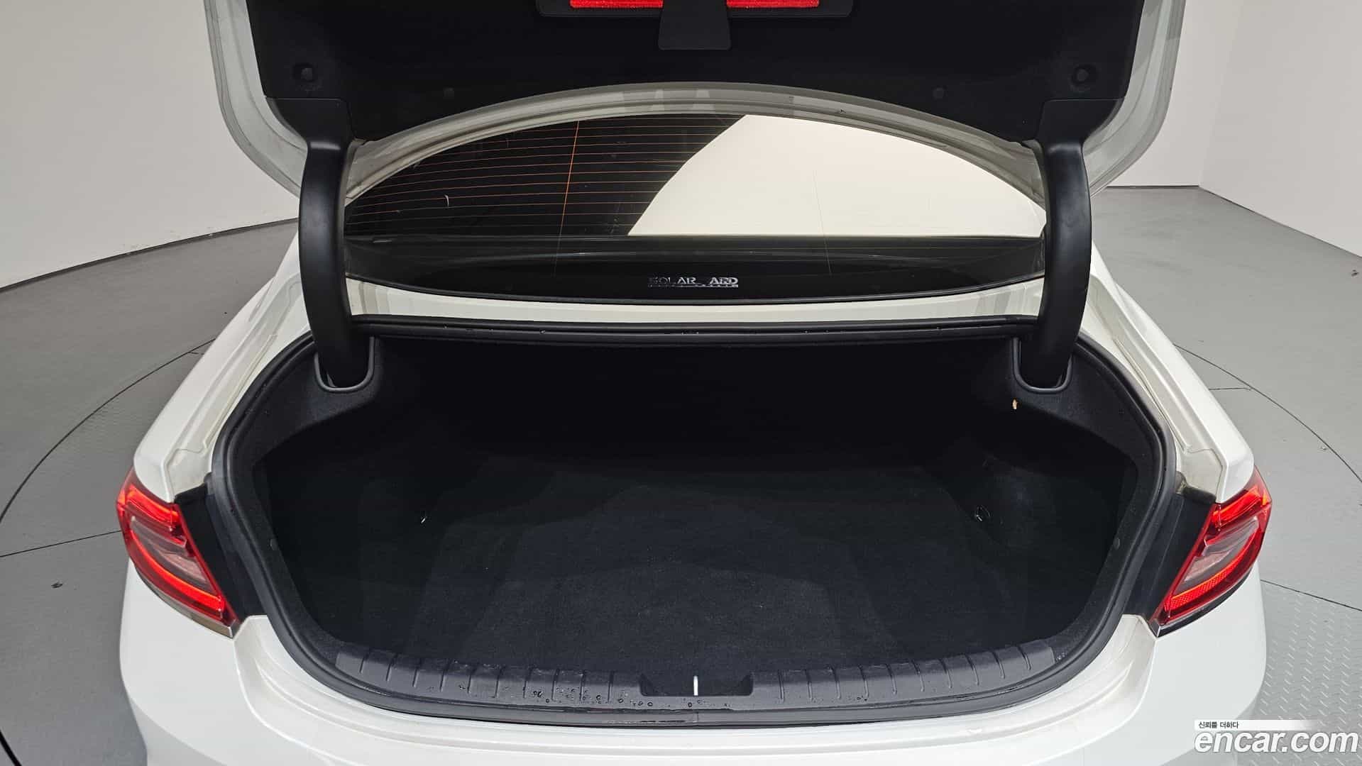 Grandeur Hyundai 2018.6-OPTION-024